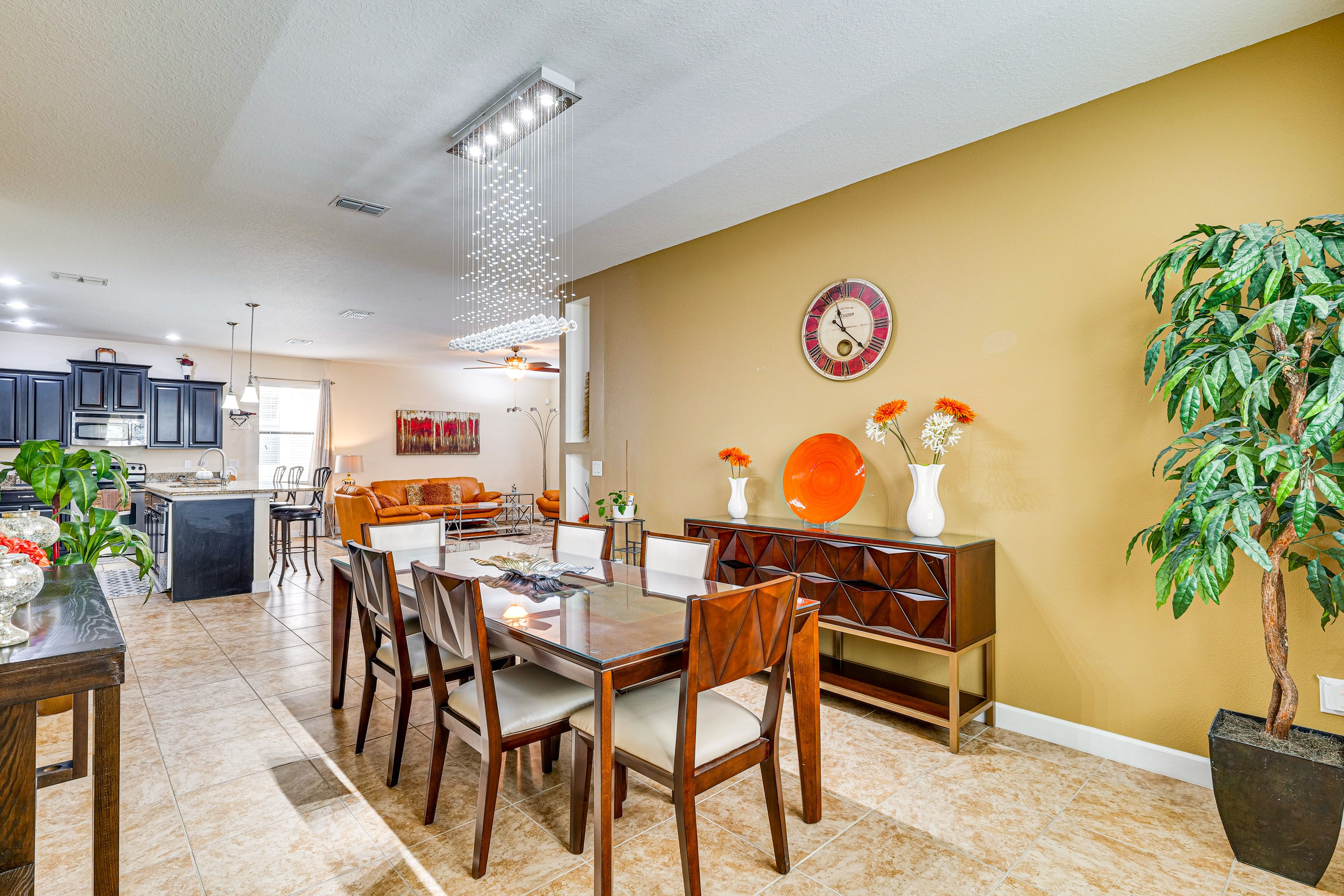 Dining Area | Dishes & Flatware Provided