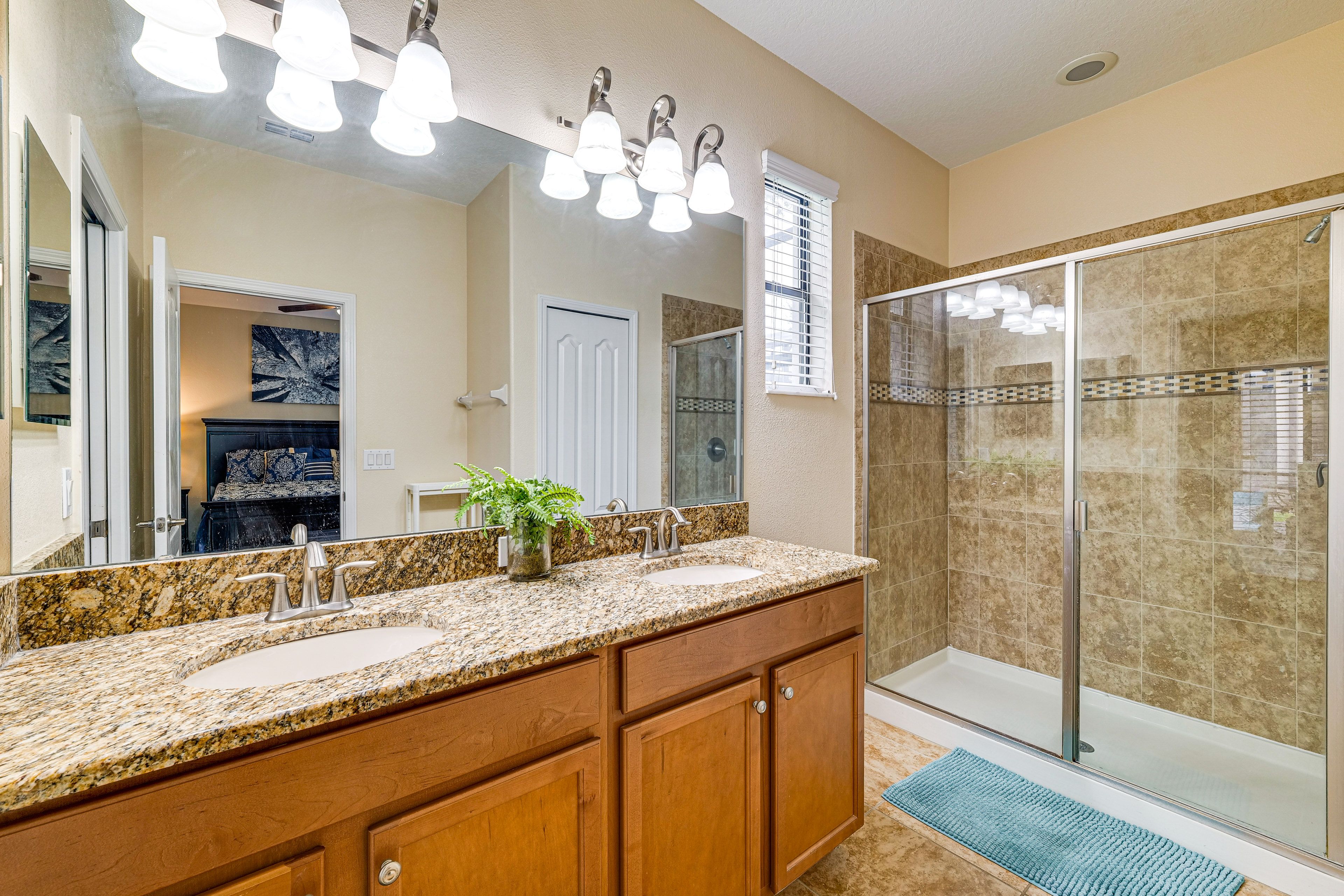 En-Suite Bathroom | Towels & Linens Provided