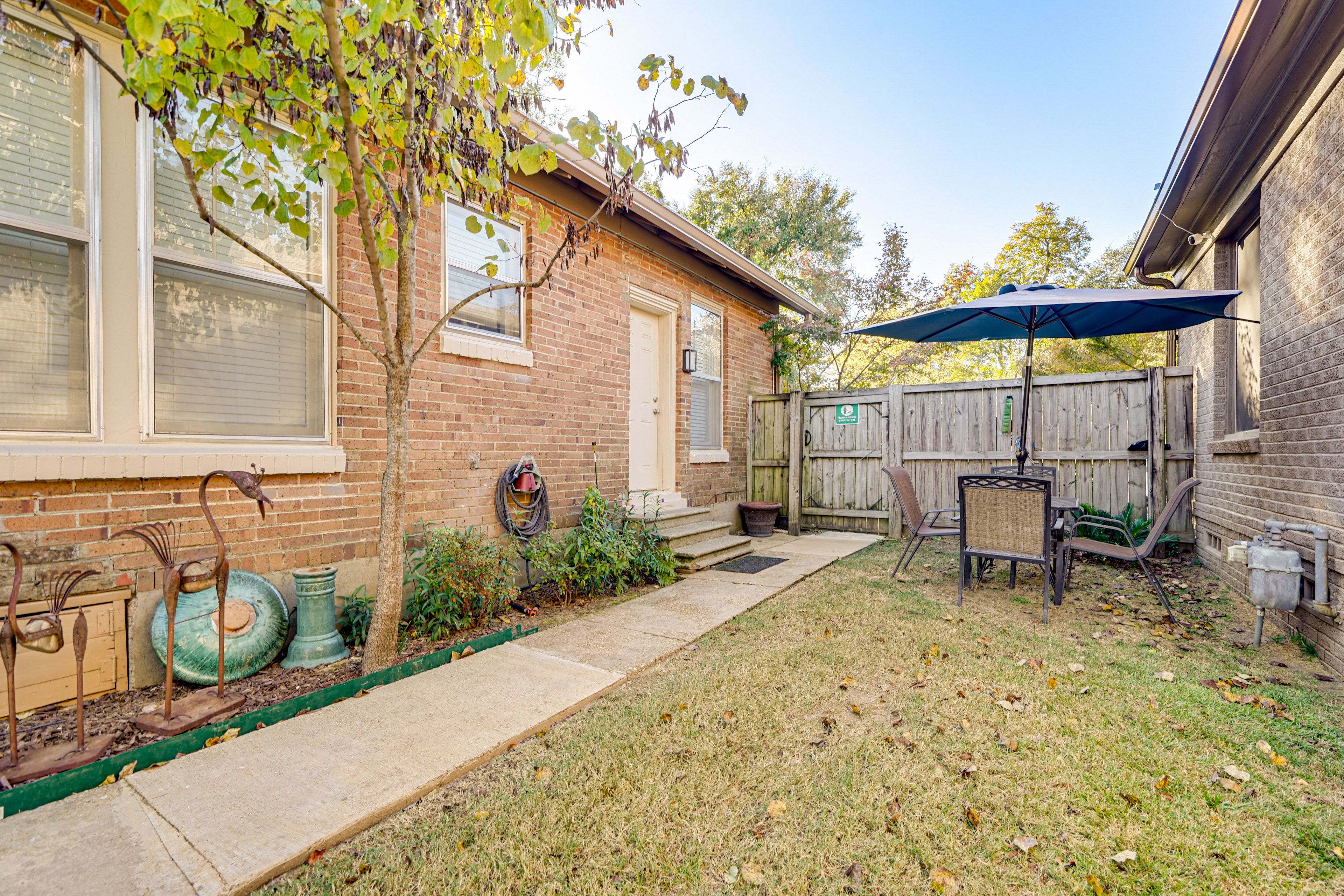Outdoor Dining Area | Charcoal Grill