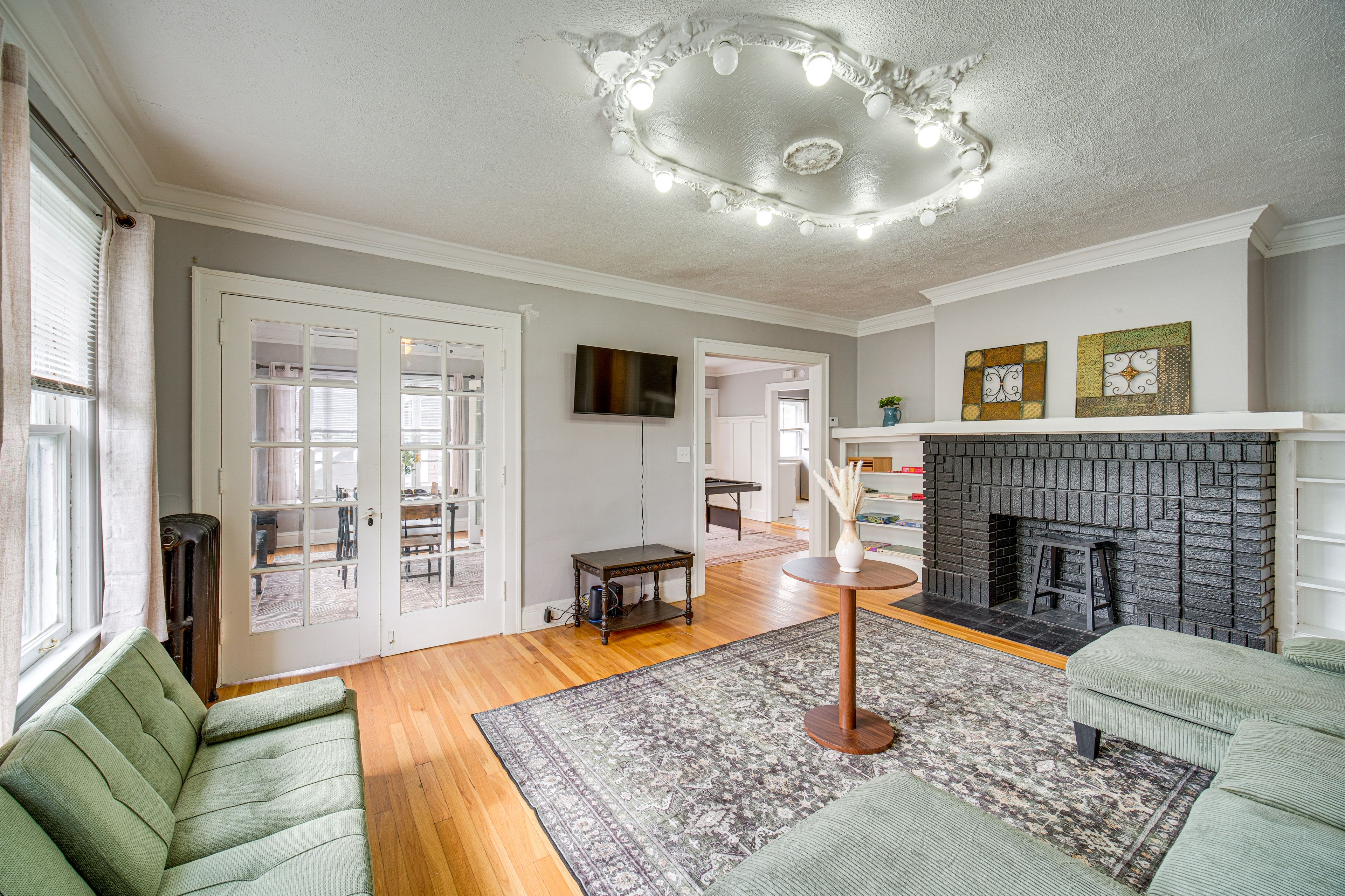 Living Room | Free WiFi | Smart TV | Twin Futon | Main Floor