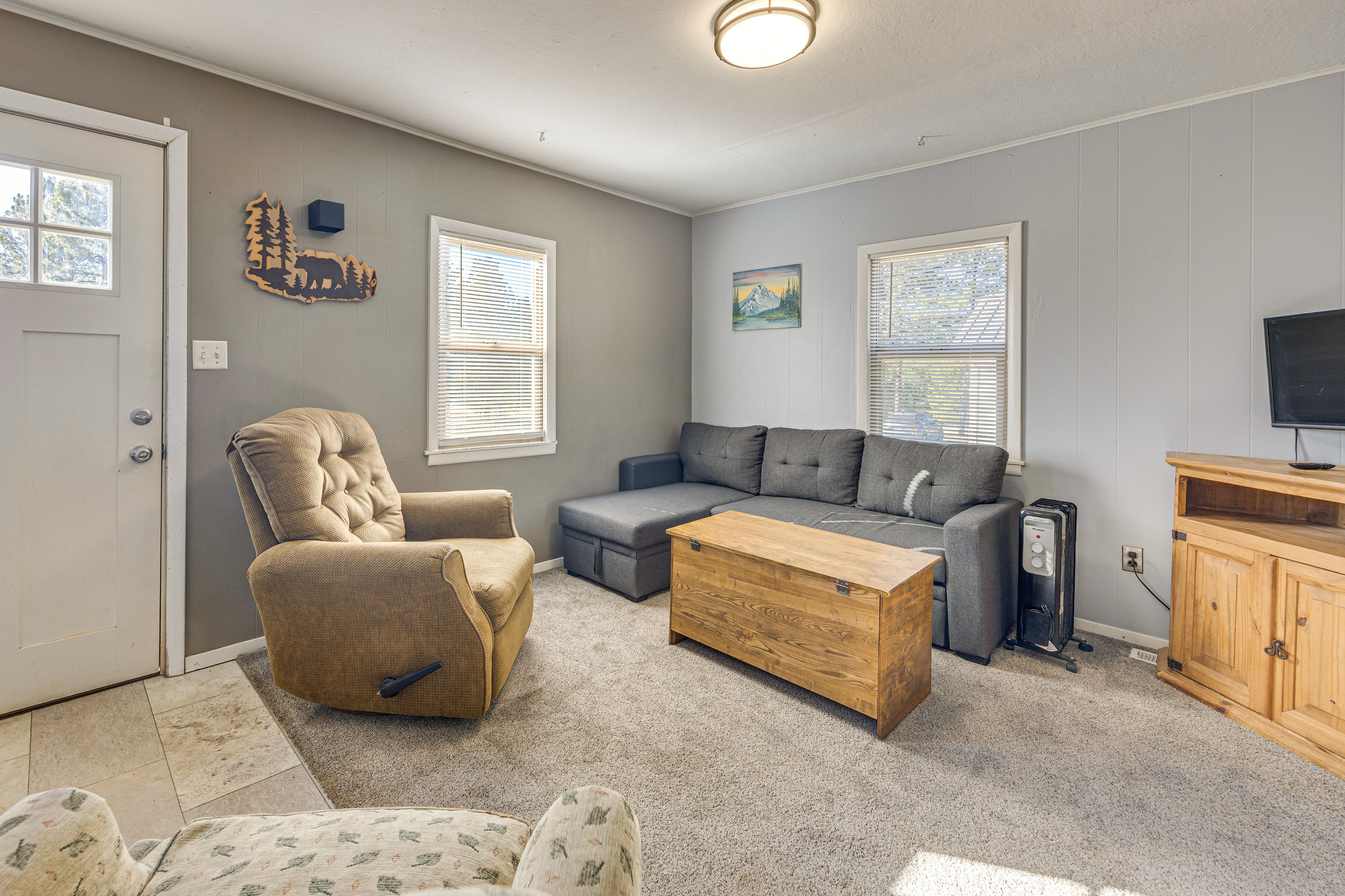 Living Room | Sleeper Sofa | Flat-Screen TV | Central Heating & A/C