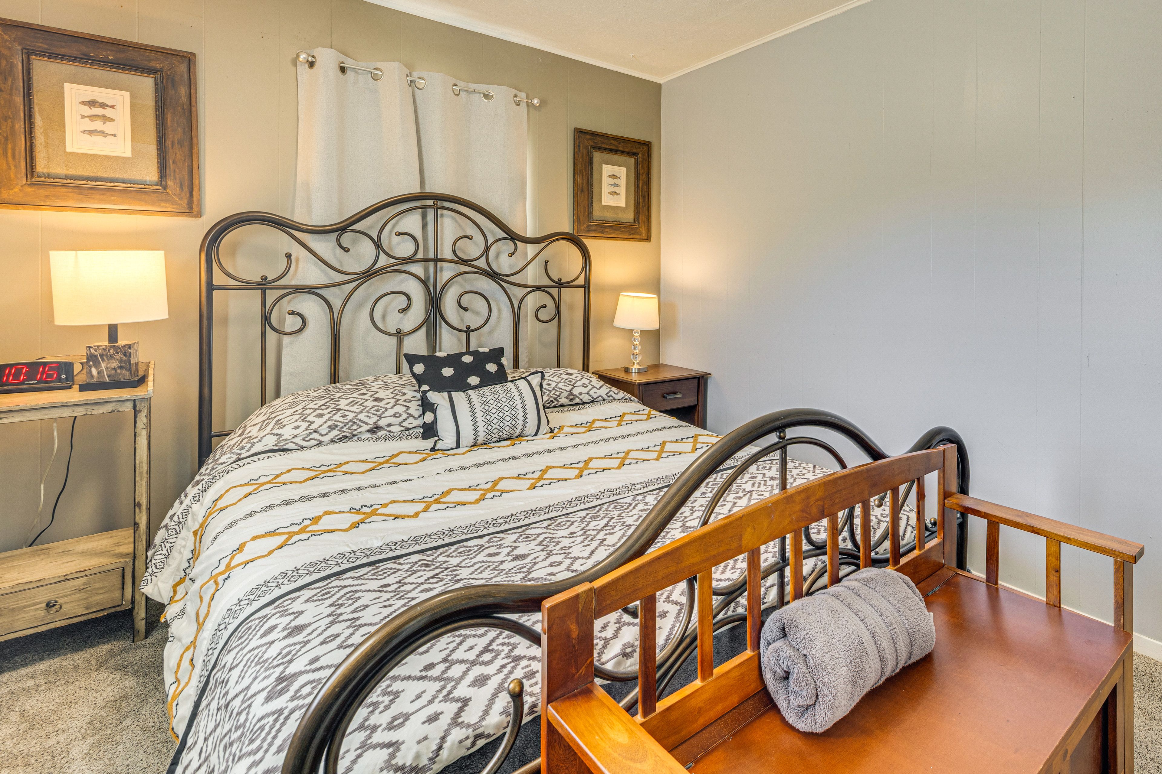 Bedroom | Queen Bed | Linens Provided | En-Suite Bathroom