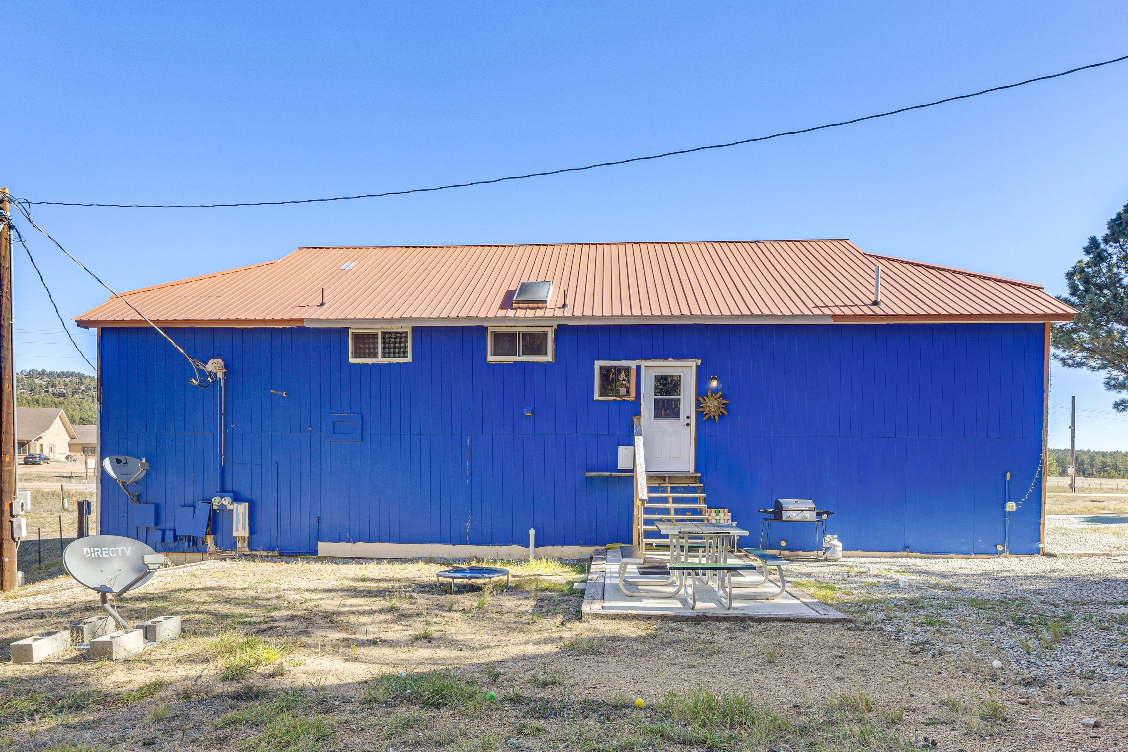 Patio | Gas Grill | Picnic Table