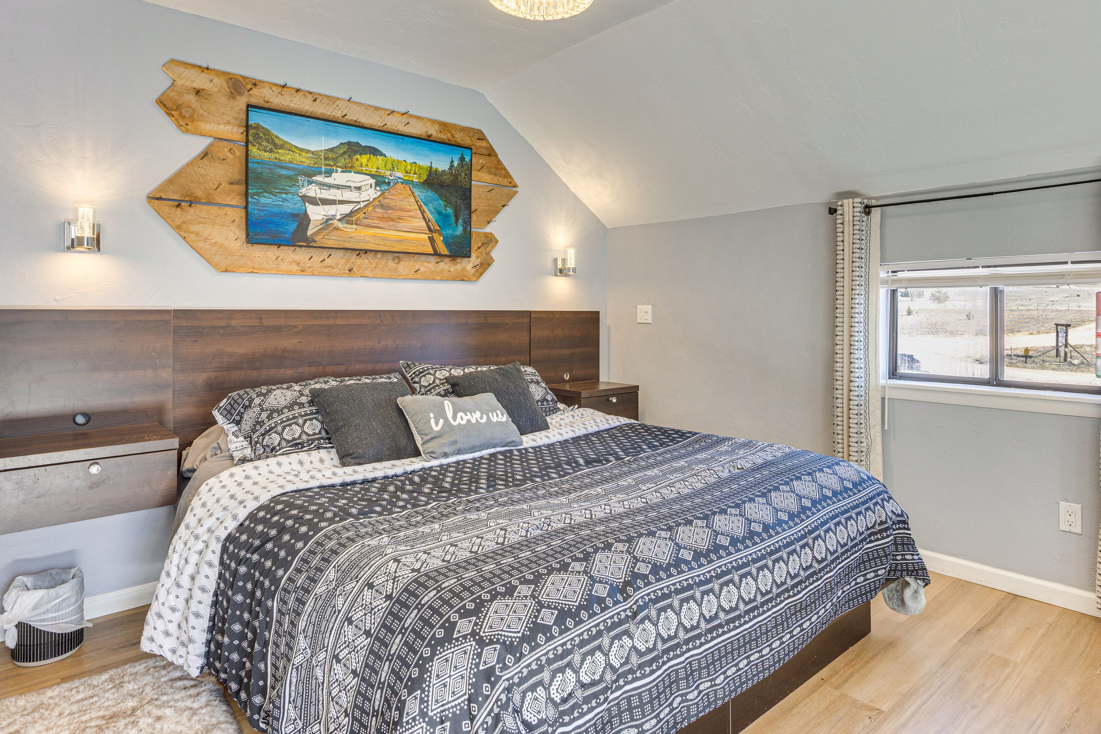 Studio | California King Bed | Linens Provided