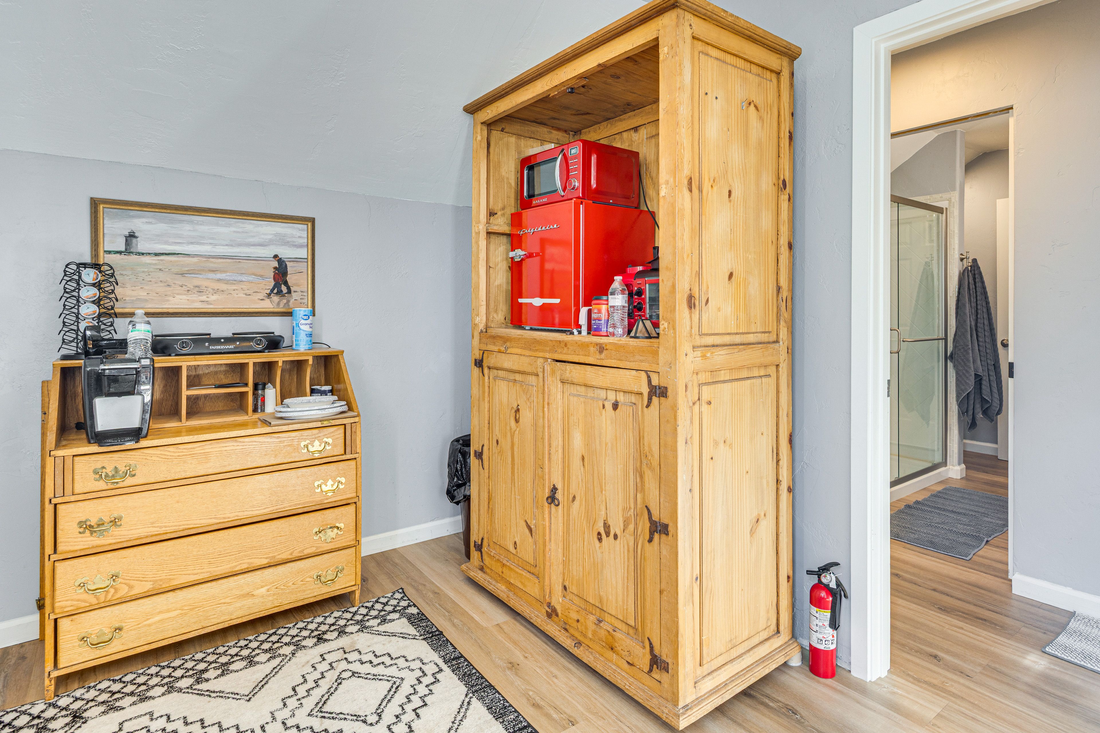 Kitchenette | Cooking Basics | Coffee Makers | Microwave | Hot Plate