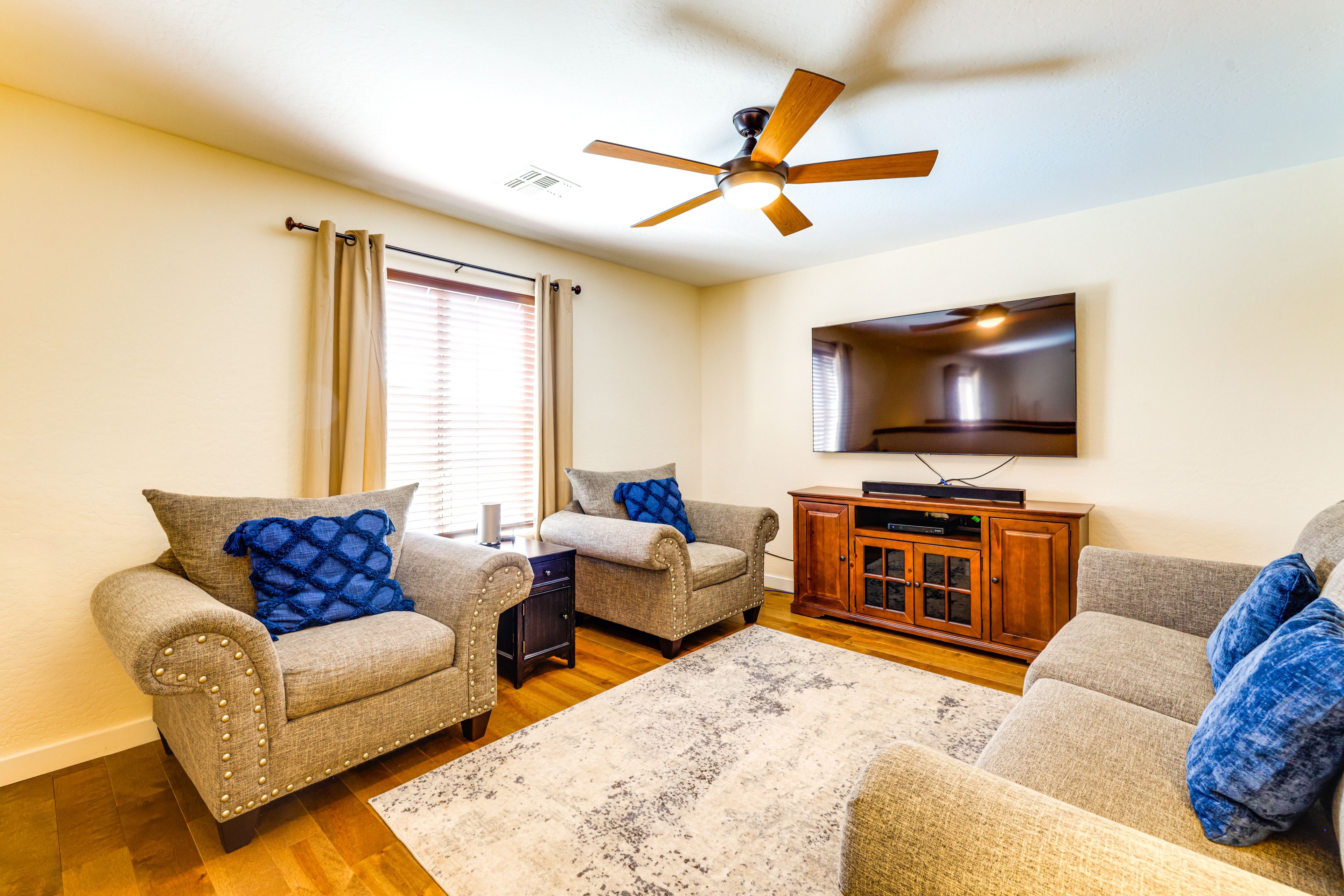 Loft | 2nd Floor | Pool Table | Smart TV