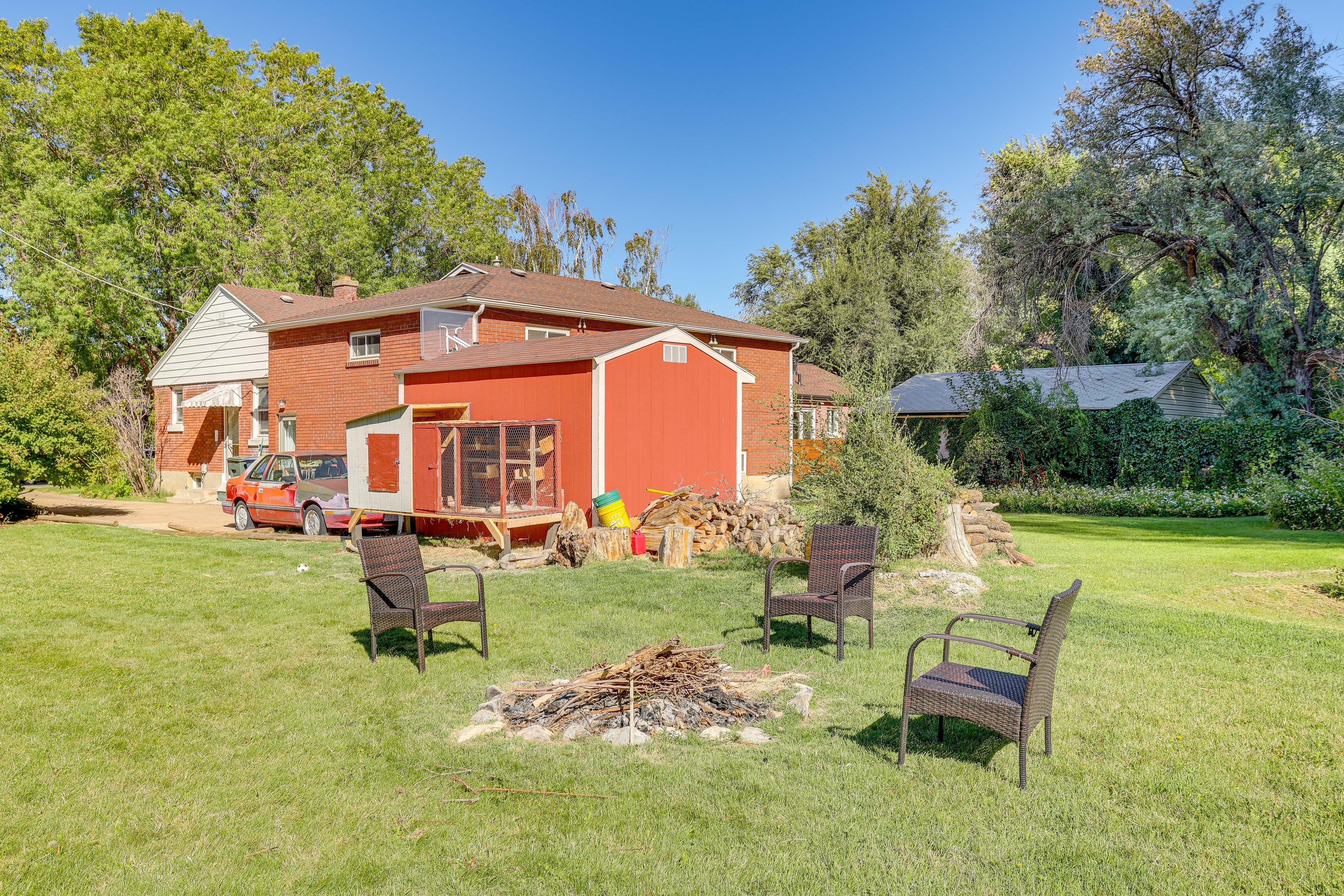 Shared Backyard Area | Fire Pit