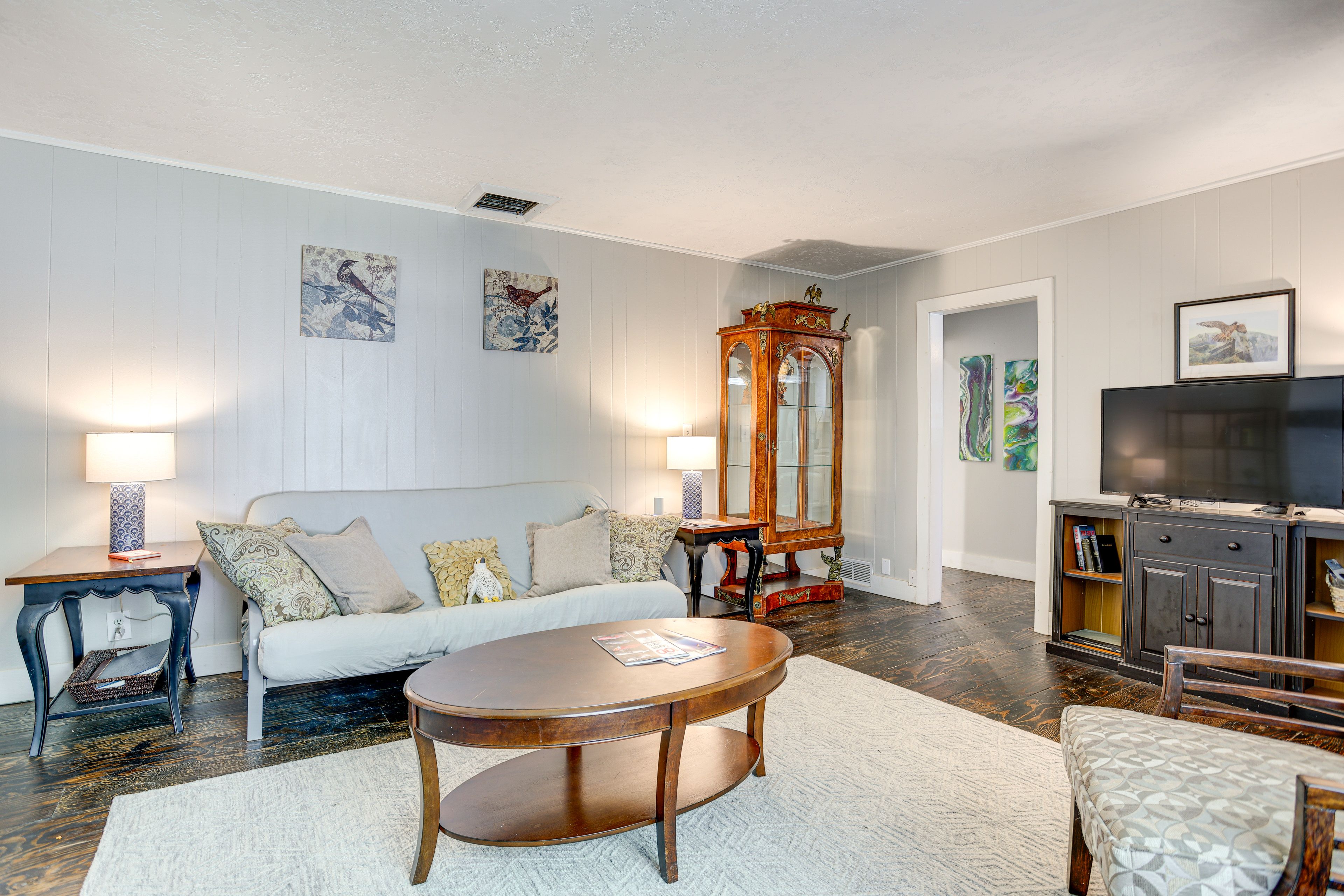 Living Room | Full Sleeper Sofa | Free WiFi