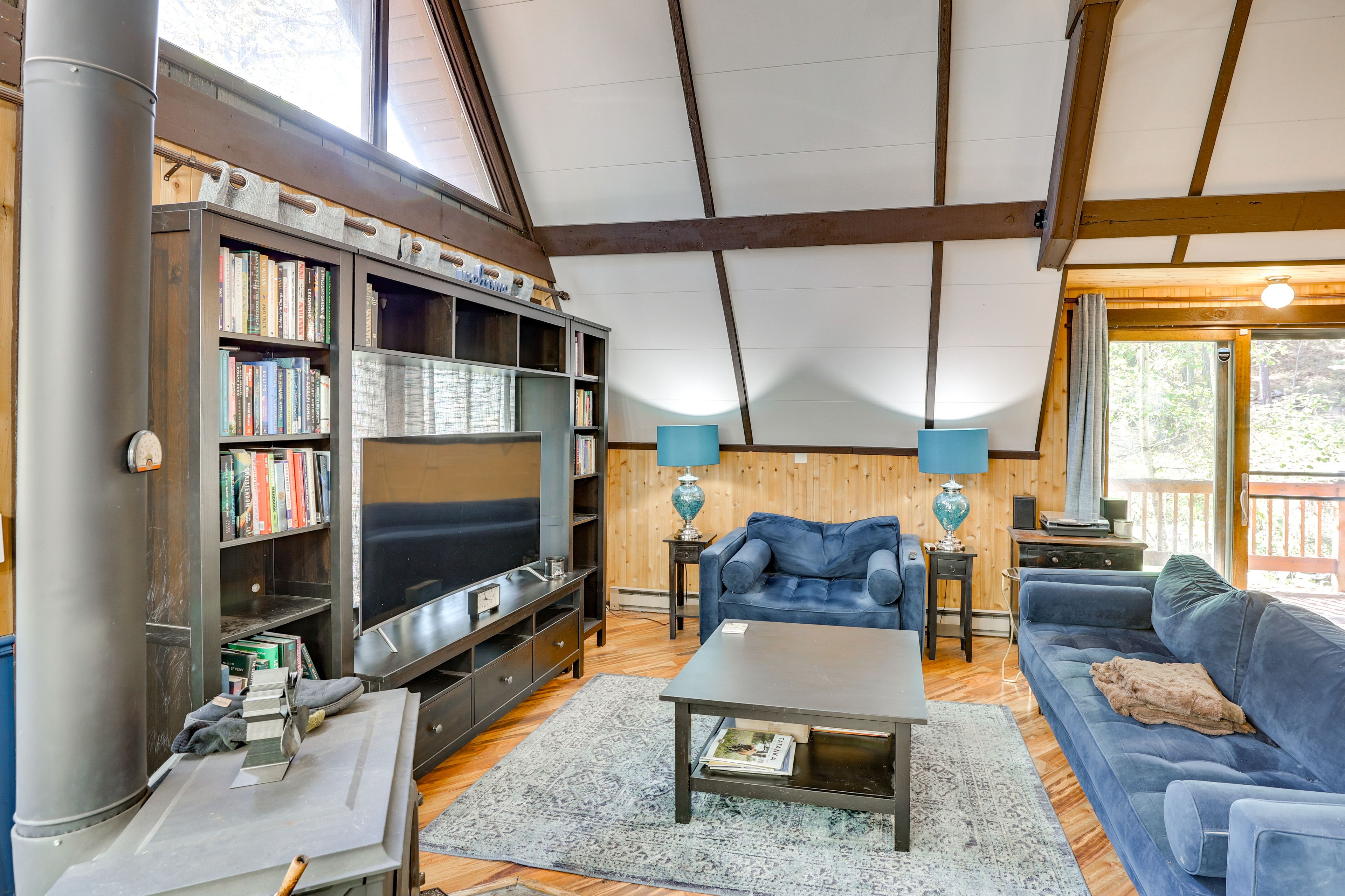 Living Area | Smart TV | Free WiFi | 1st Floor