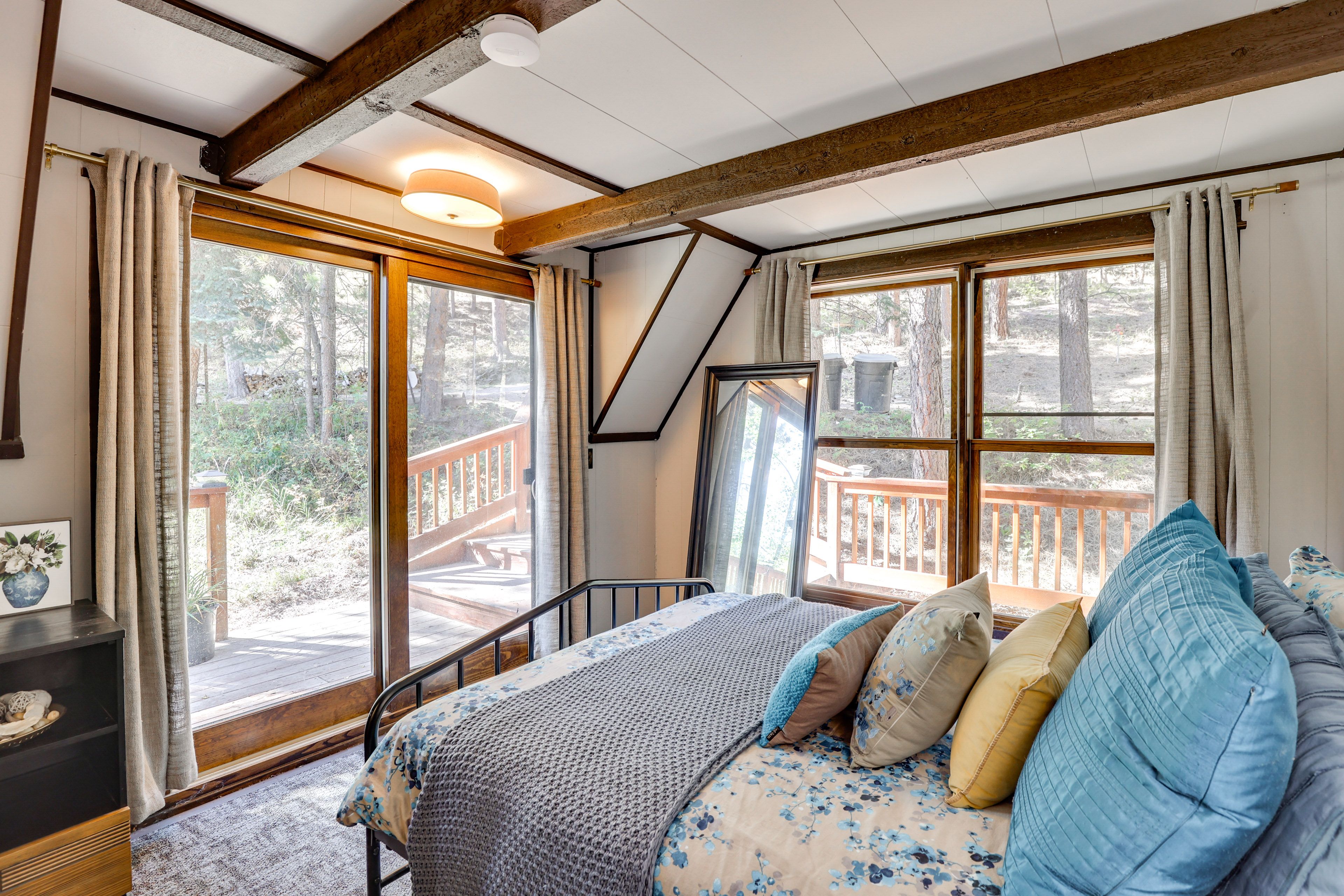 Bedroom 1 | Queen Bed | 1st Floor