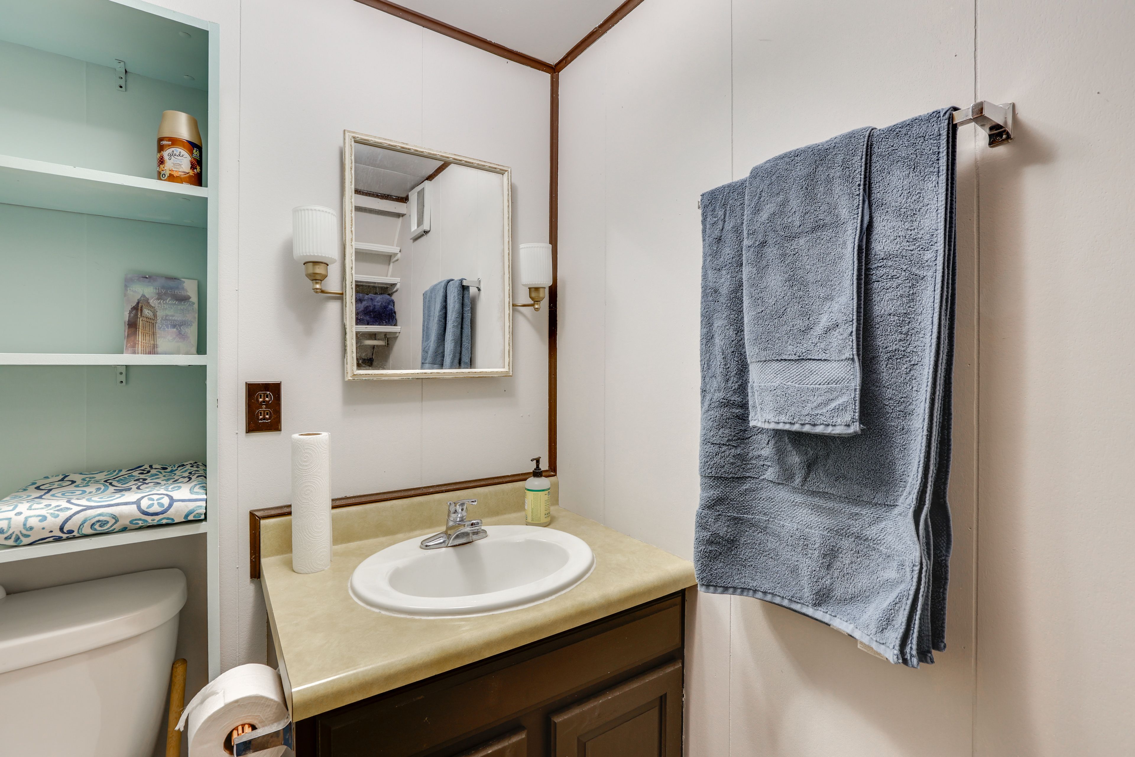 Half Bathroom | 1st Floor