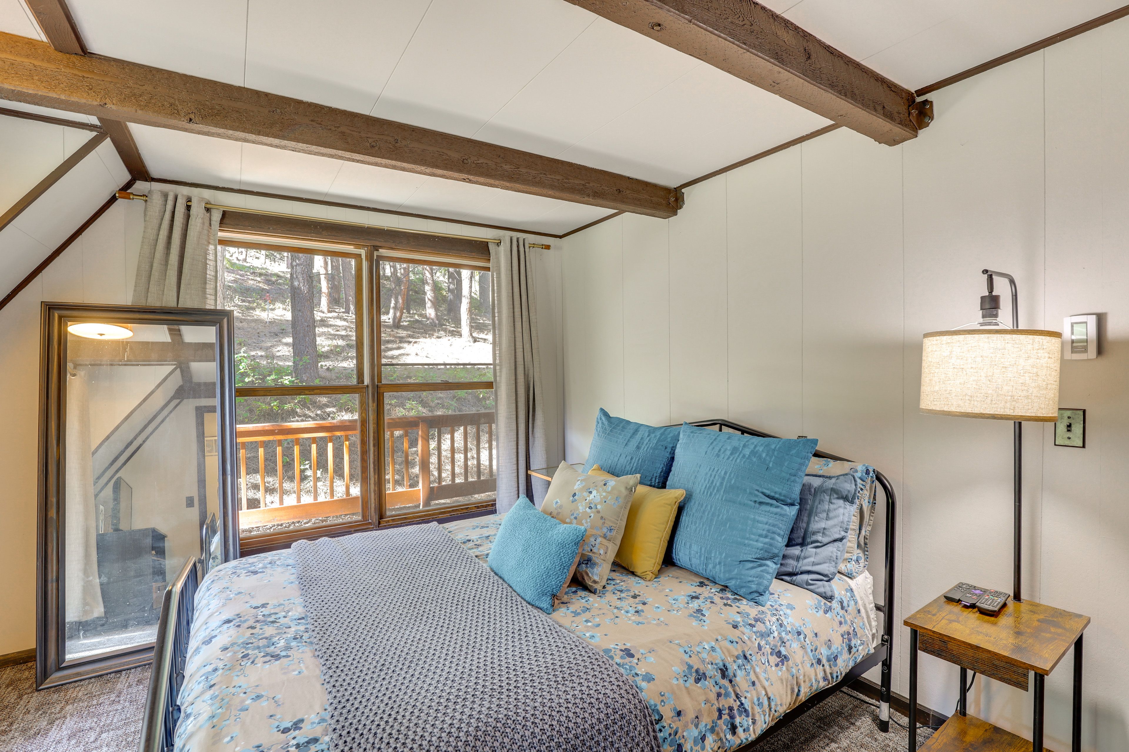 Bedroom 1 | 1st Floor | Queen Bed