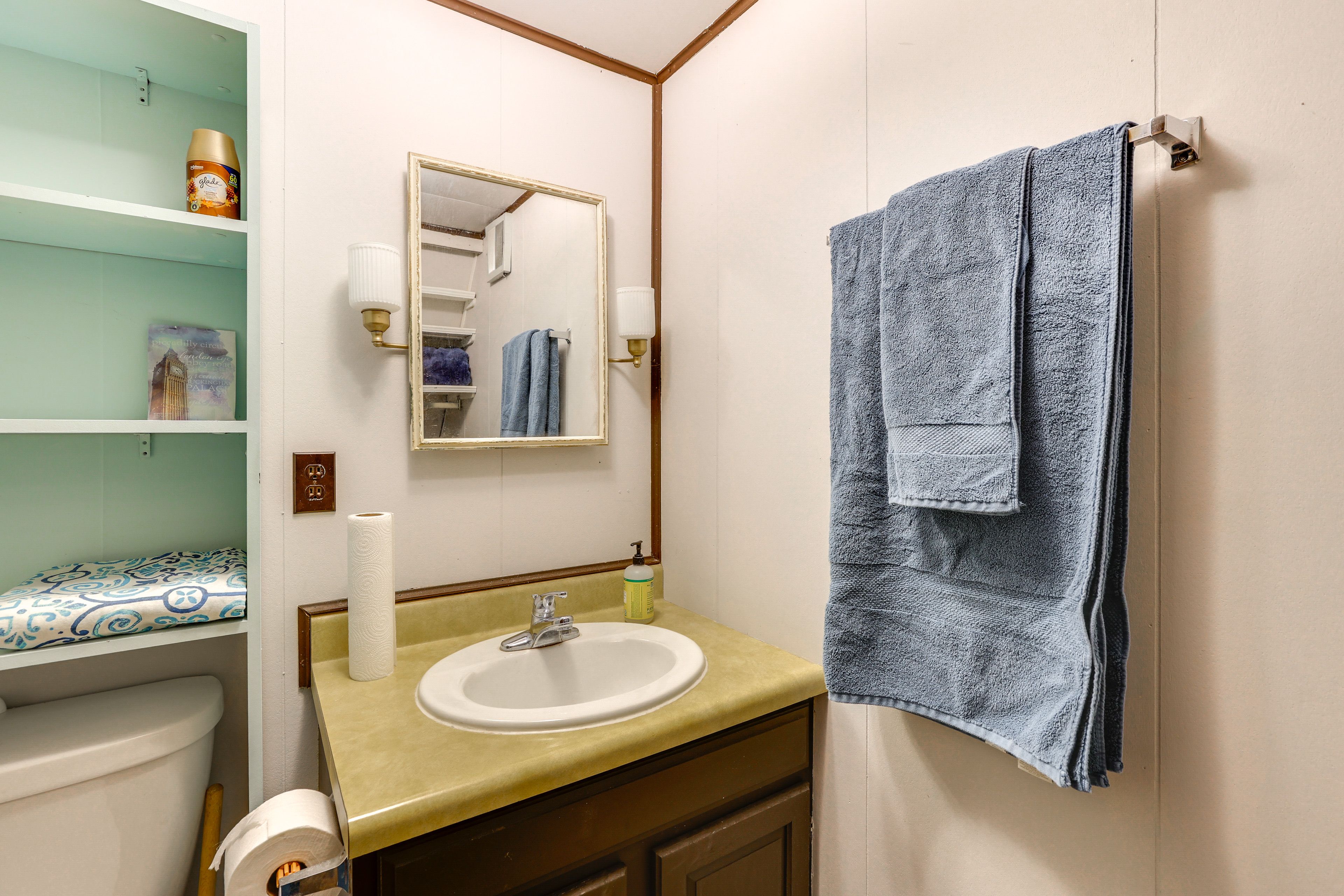 Half Bathroom | 1st Floor