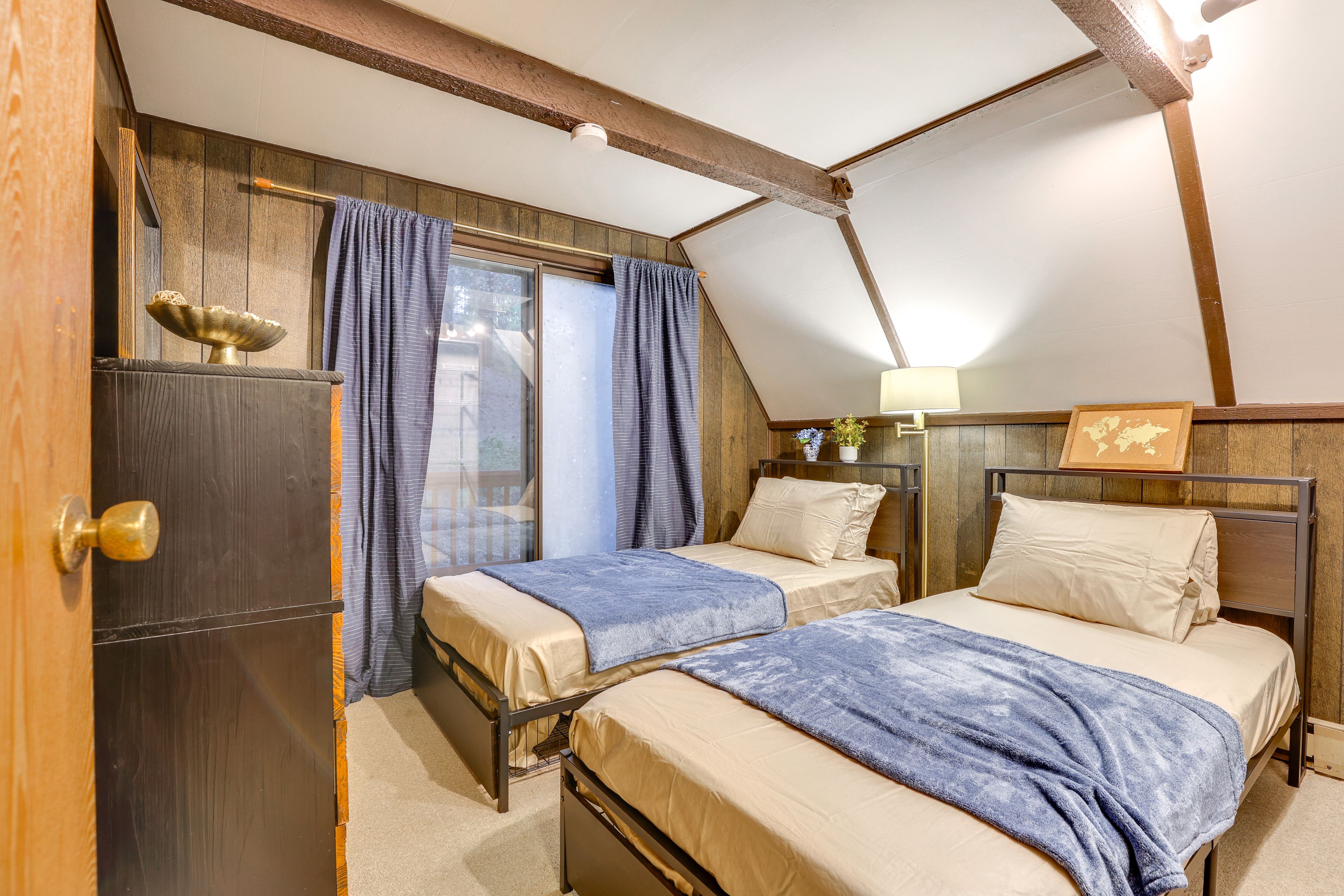 Bedroom 2 | 2 Twin XL Beds | 1st Floor