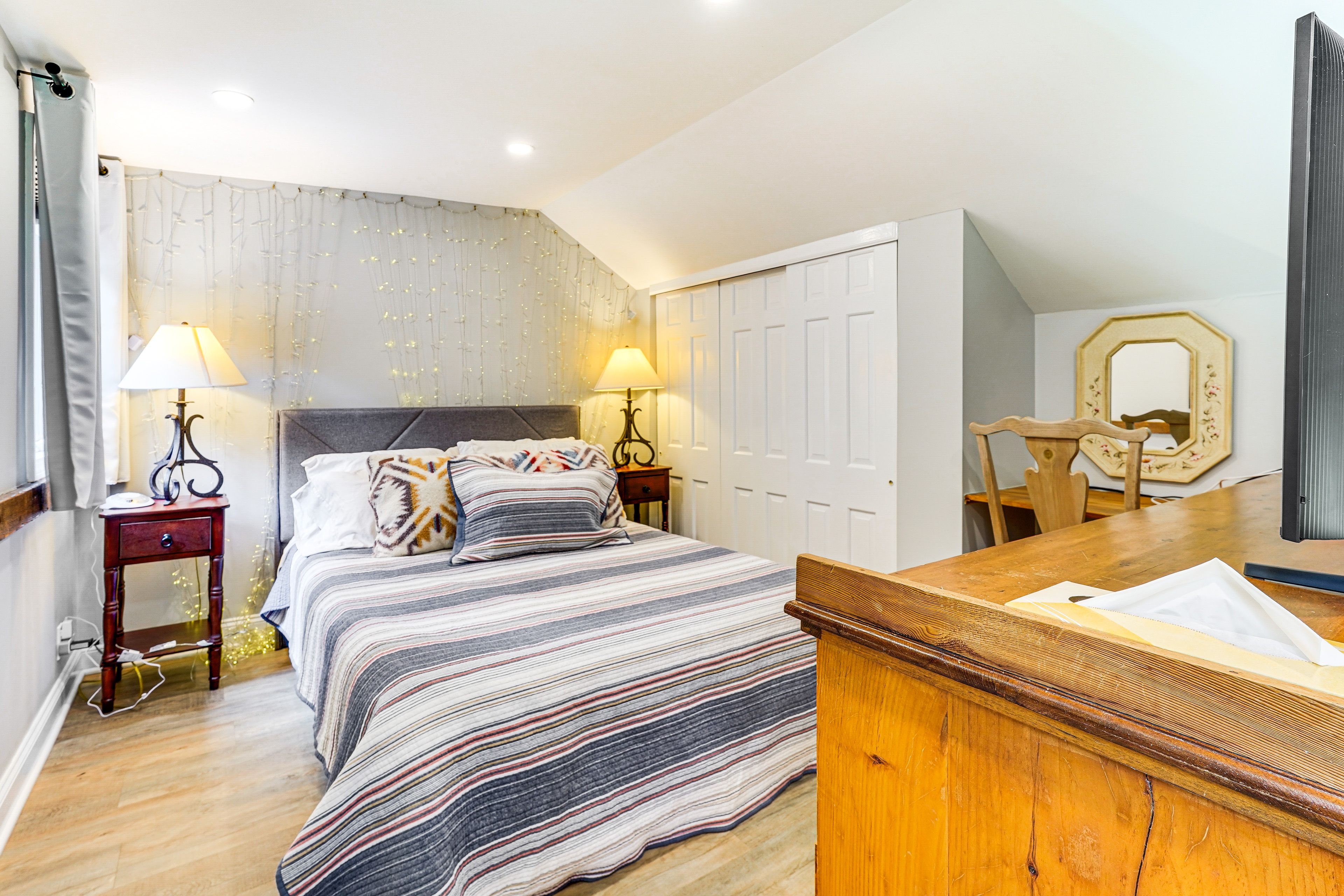 Bedroom (Loft) | Queen Bed | 2nd Floor