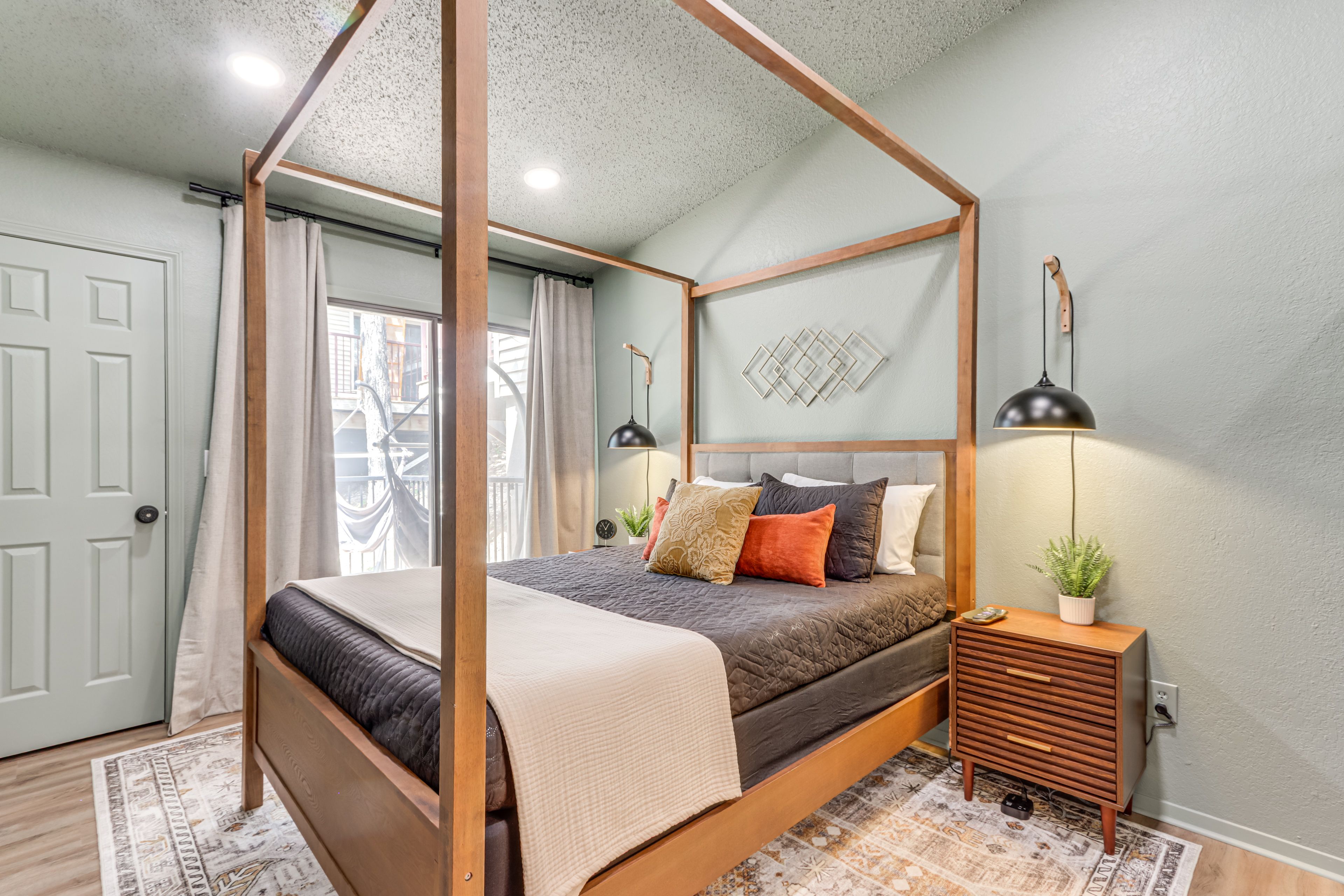 Bedroom 1 | Queen Bed | Linens Provided