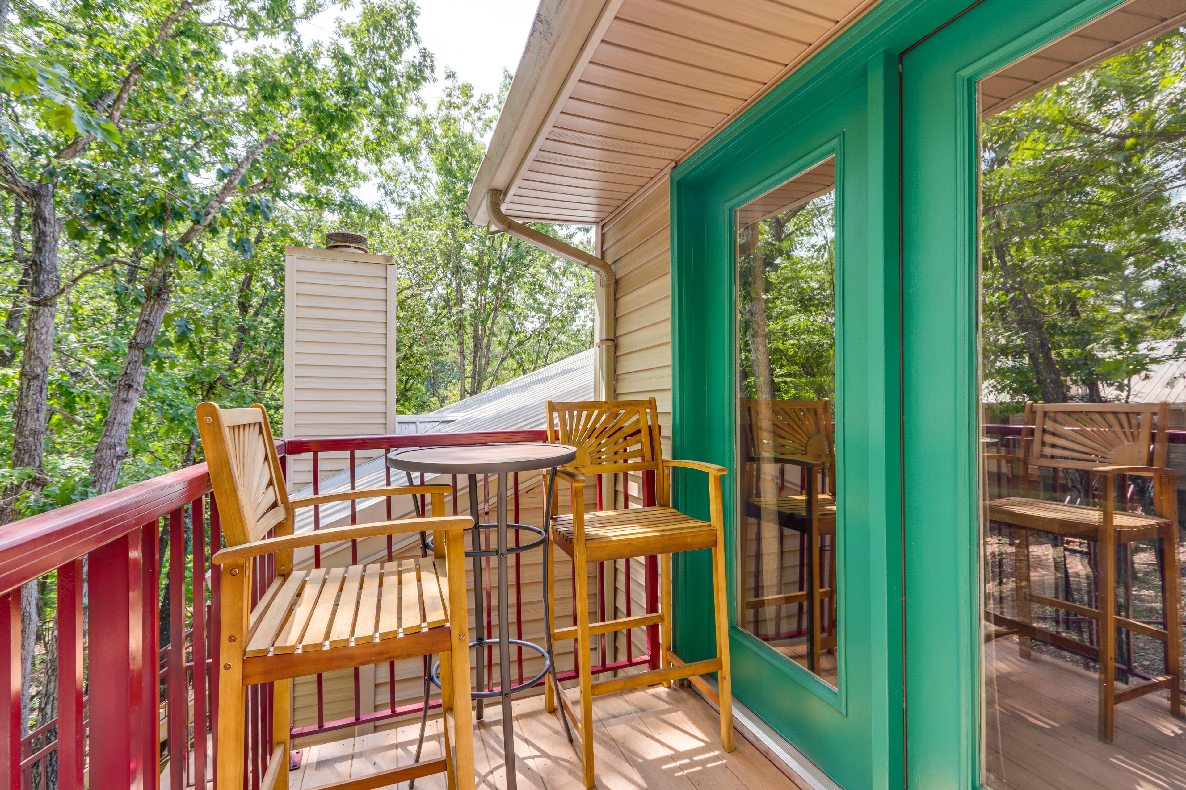Front Porch | Dining Area