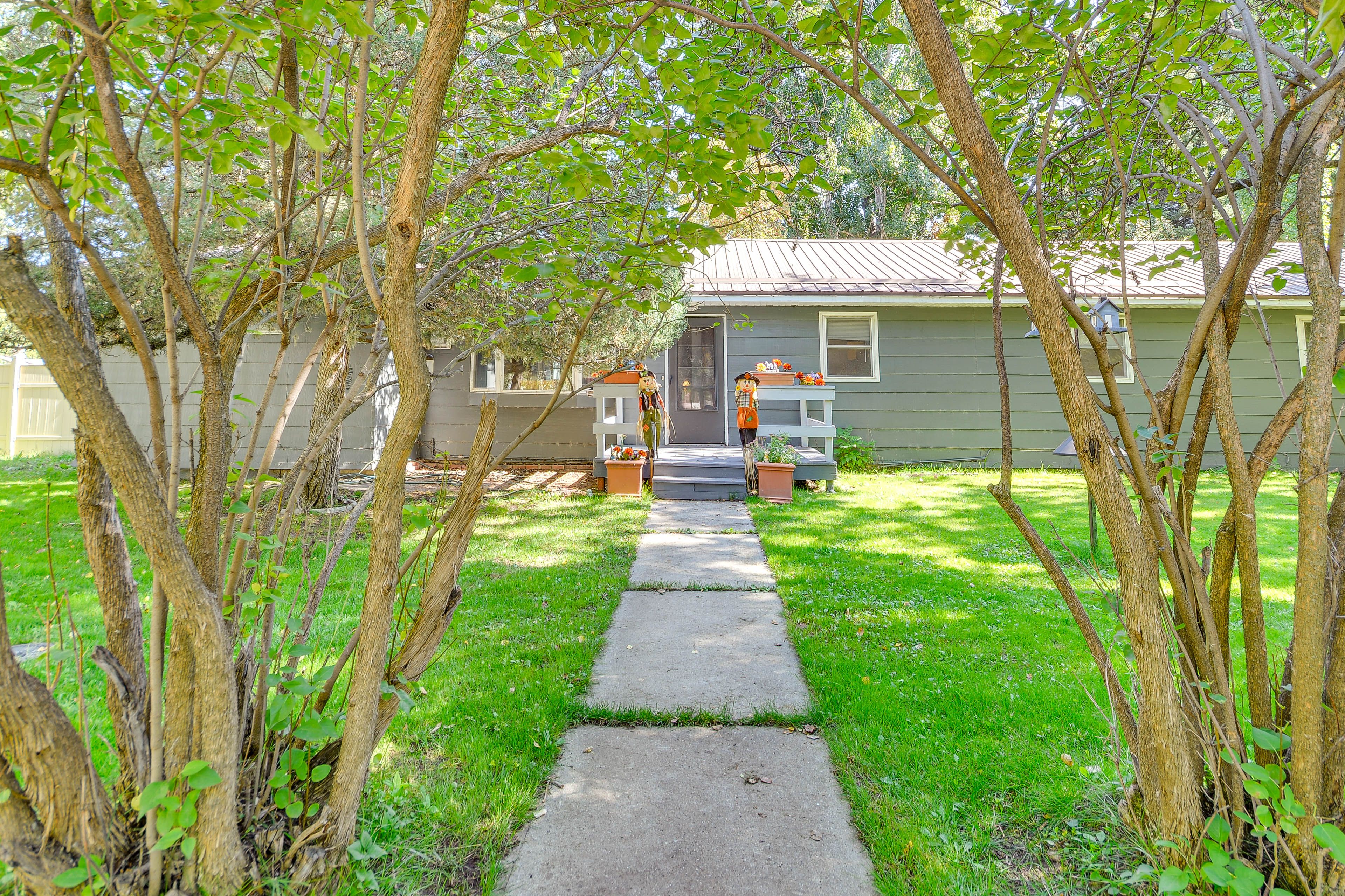 Parking | Driveway (6 Vehicles)