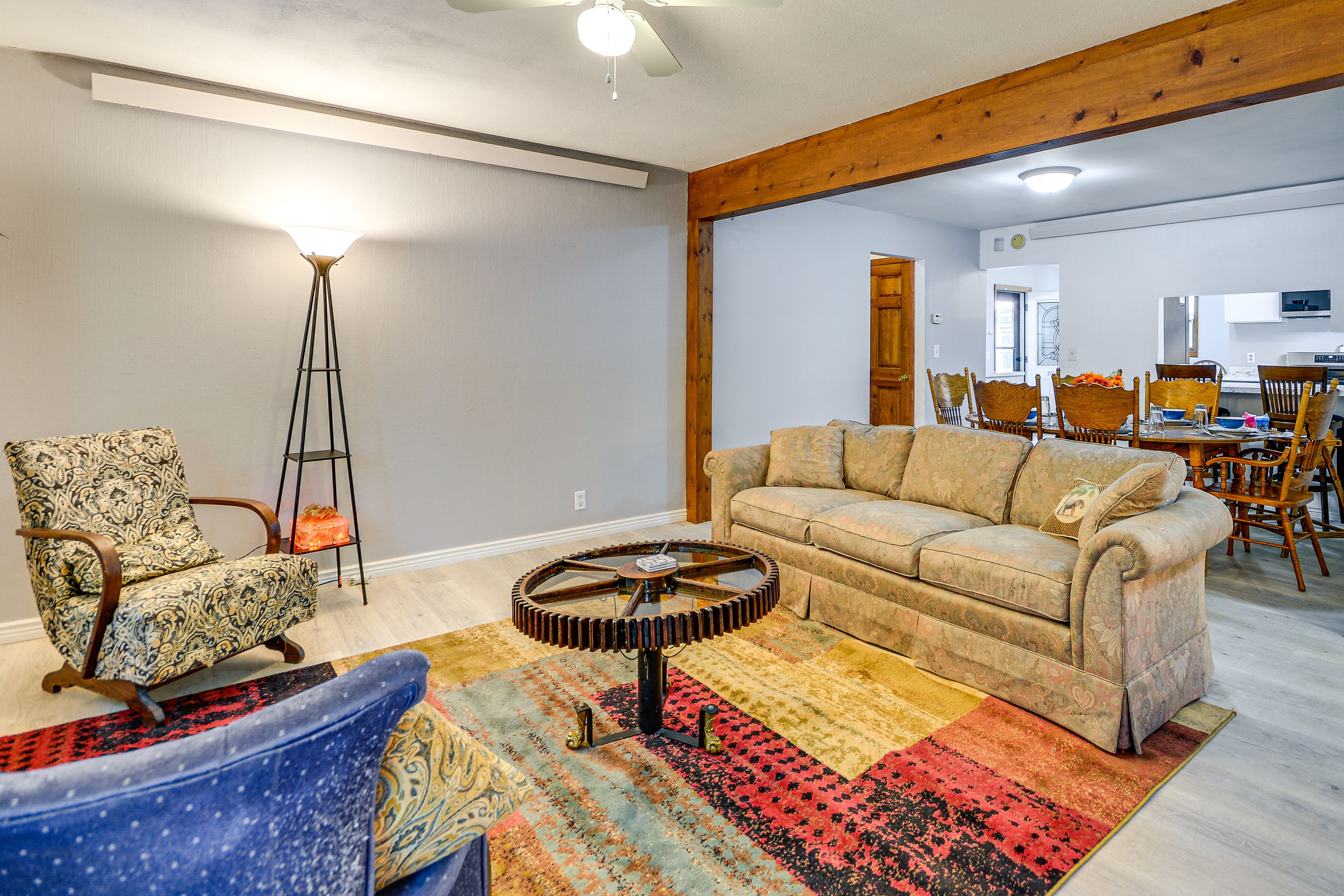 Living Room | Free WiFi | Central A/C & Heat