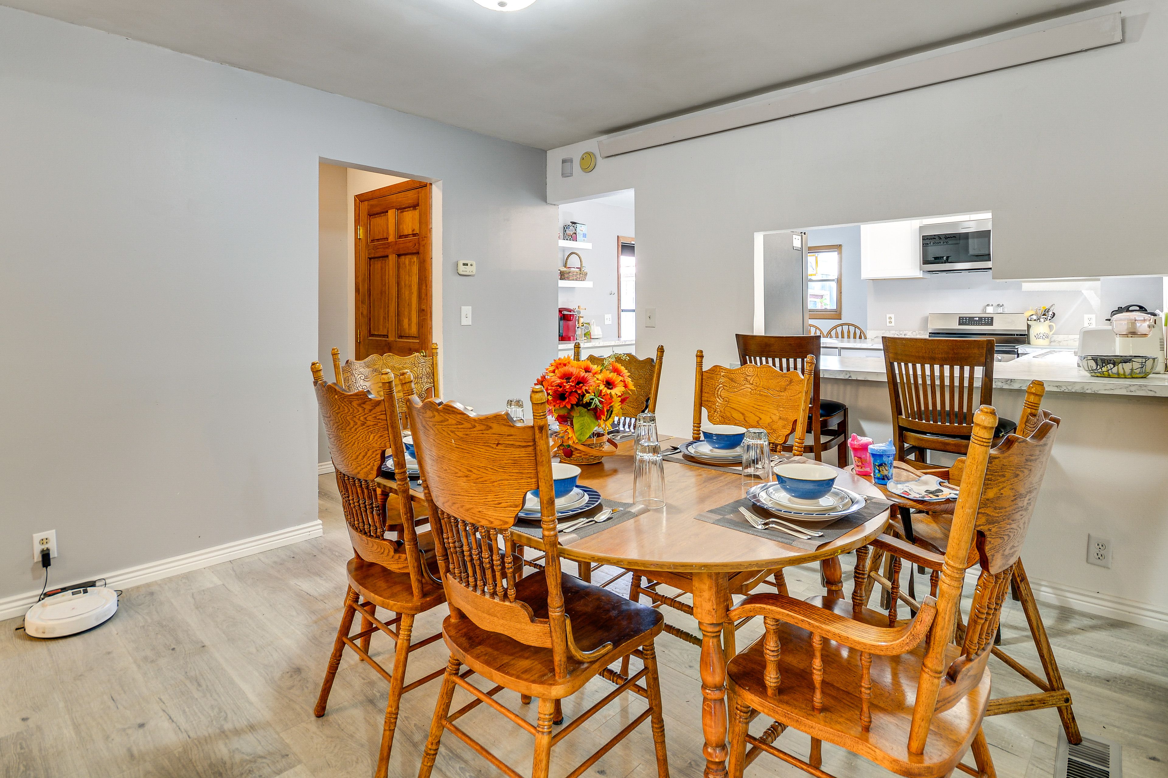 Dining Table | Dishware & Flatware