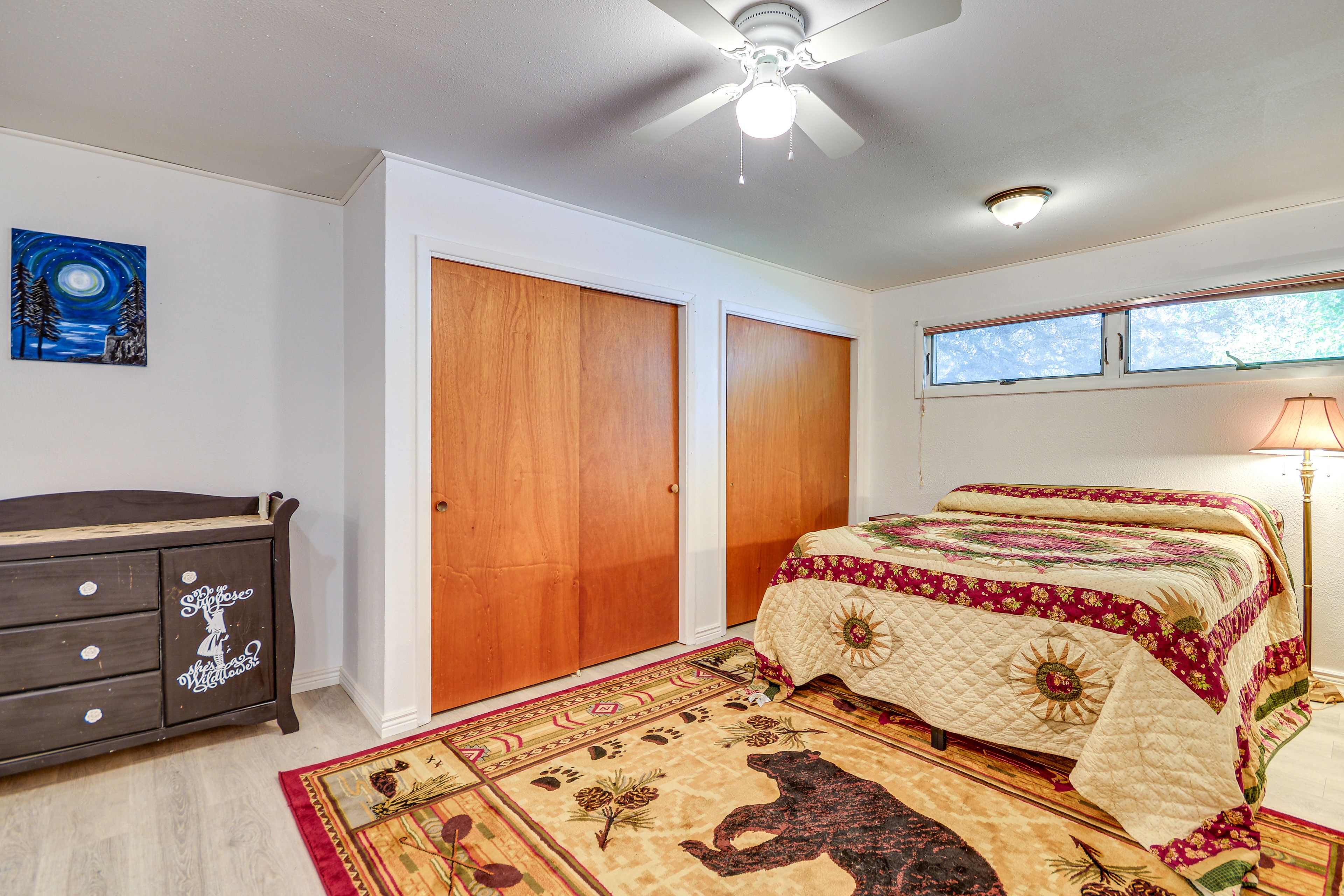 Bedroom 1 | Queen Bed