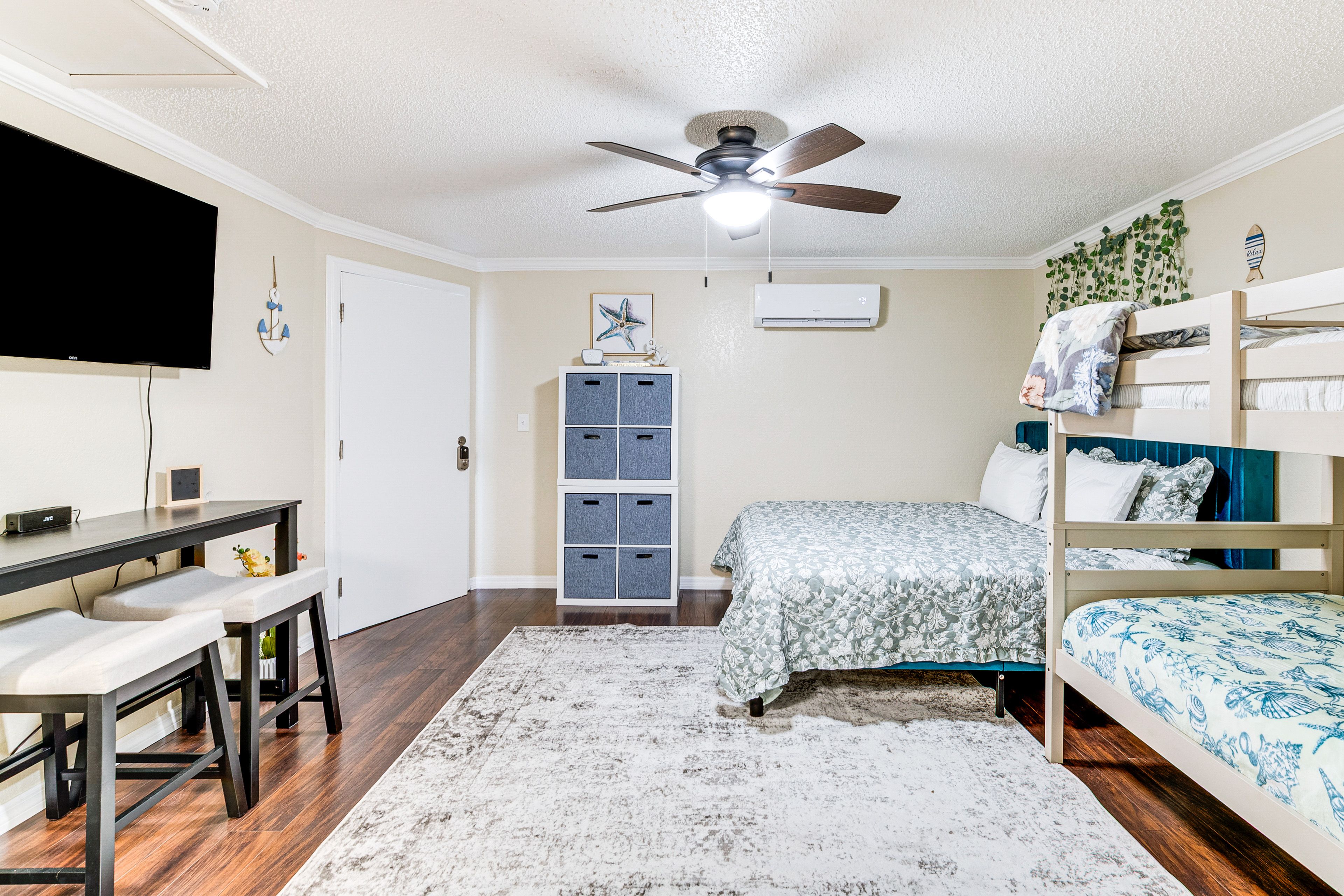 Studio | Queen Bed | Twin Bunk Bed