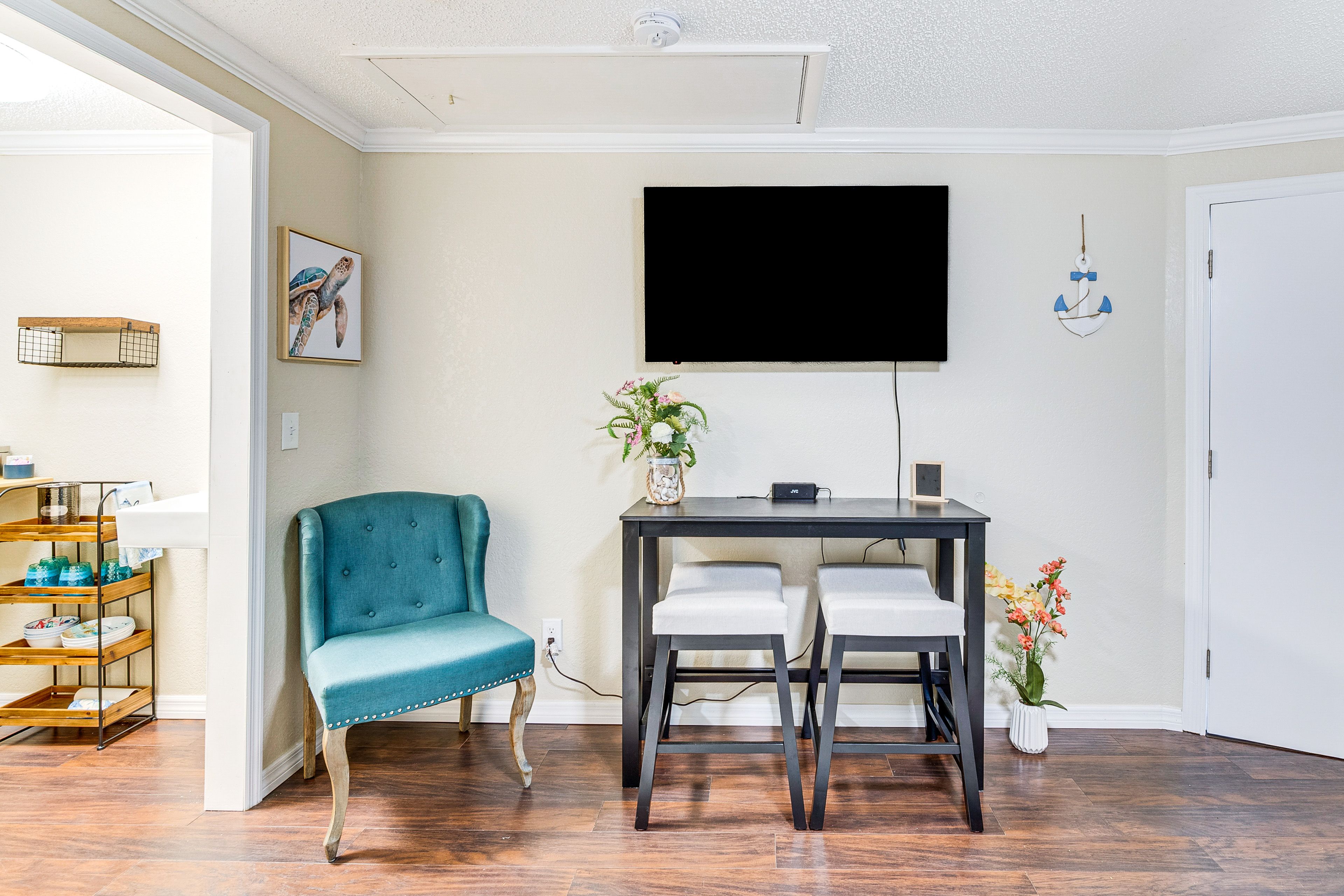 Property Interior | Smart TV | Dining Bar