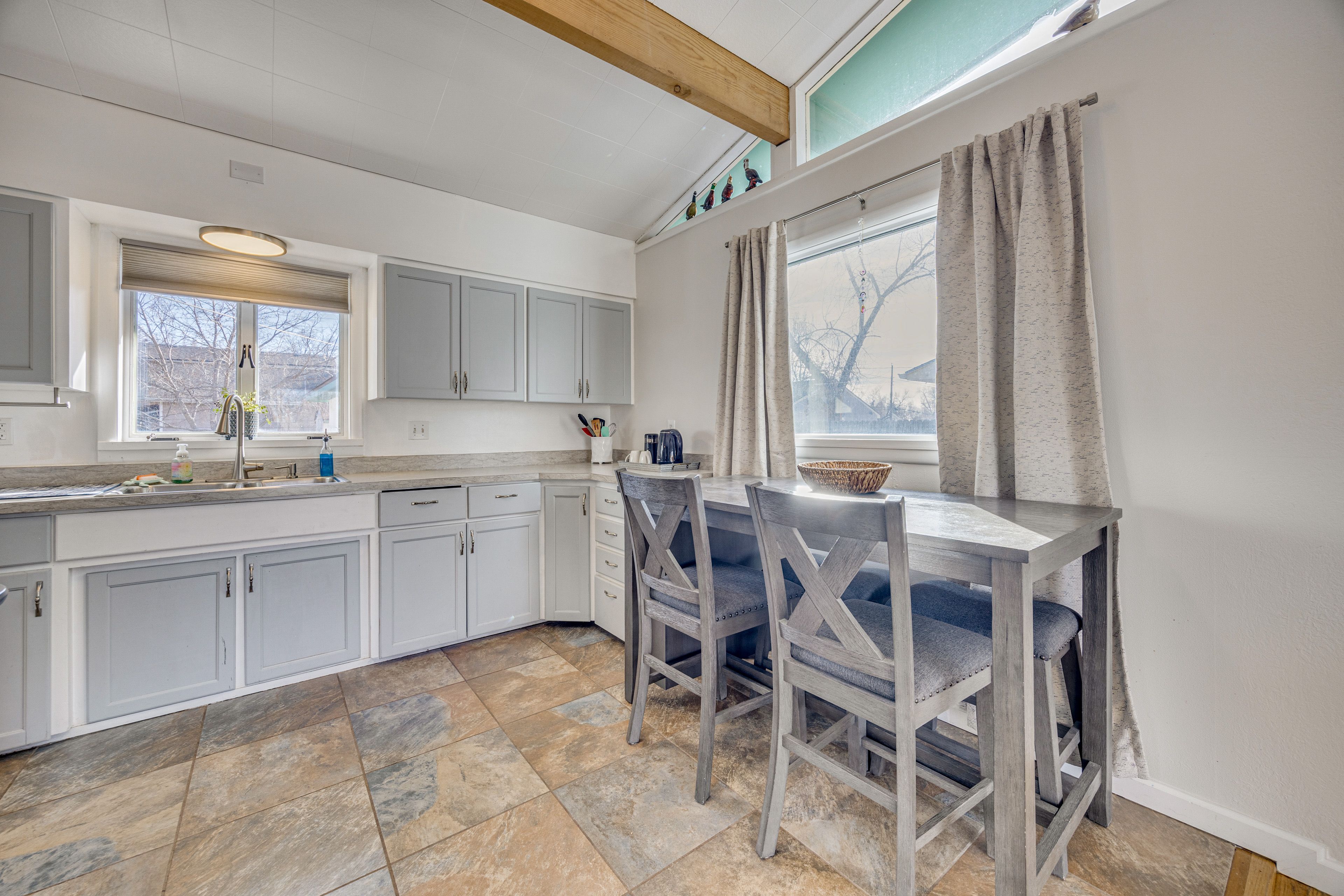 Kitchen | Dining Table