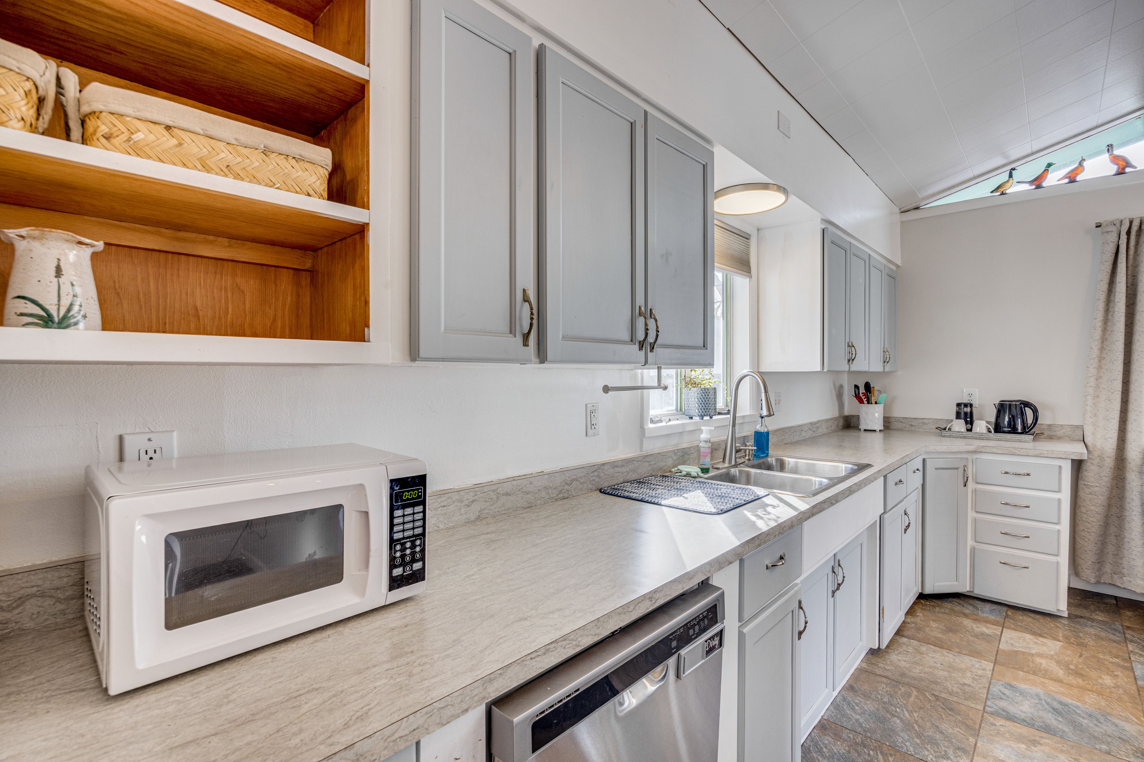 Kitchen | Stove/Oven | Refrigerator