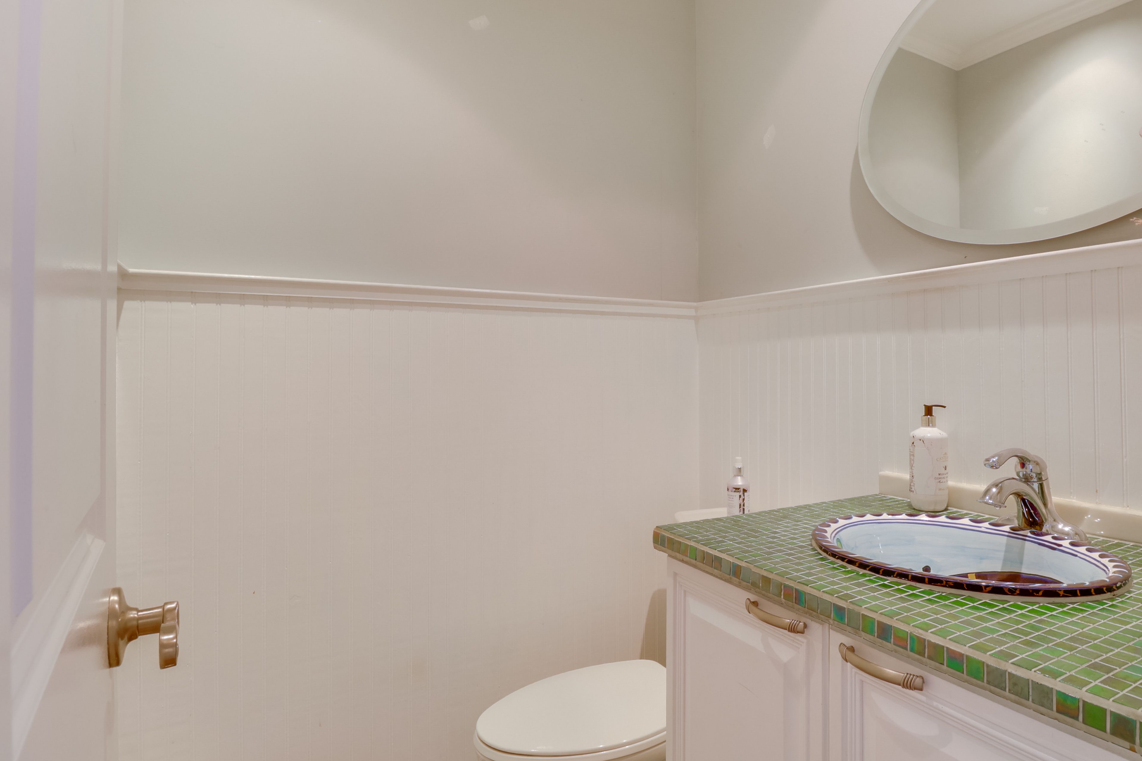 Half Bathroom | Main Floor