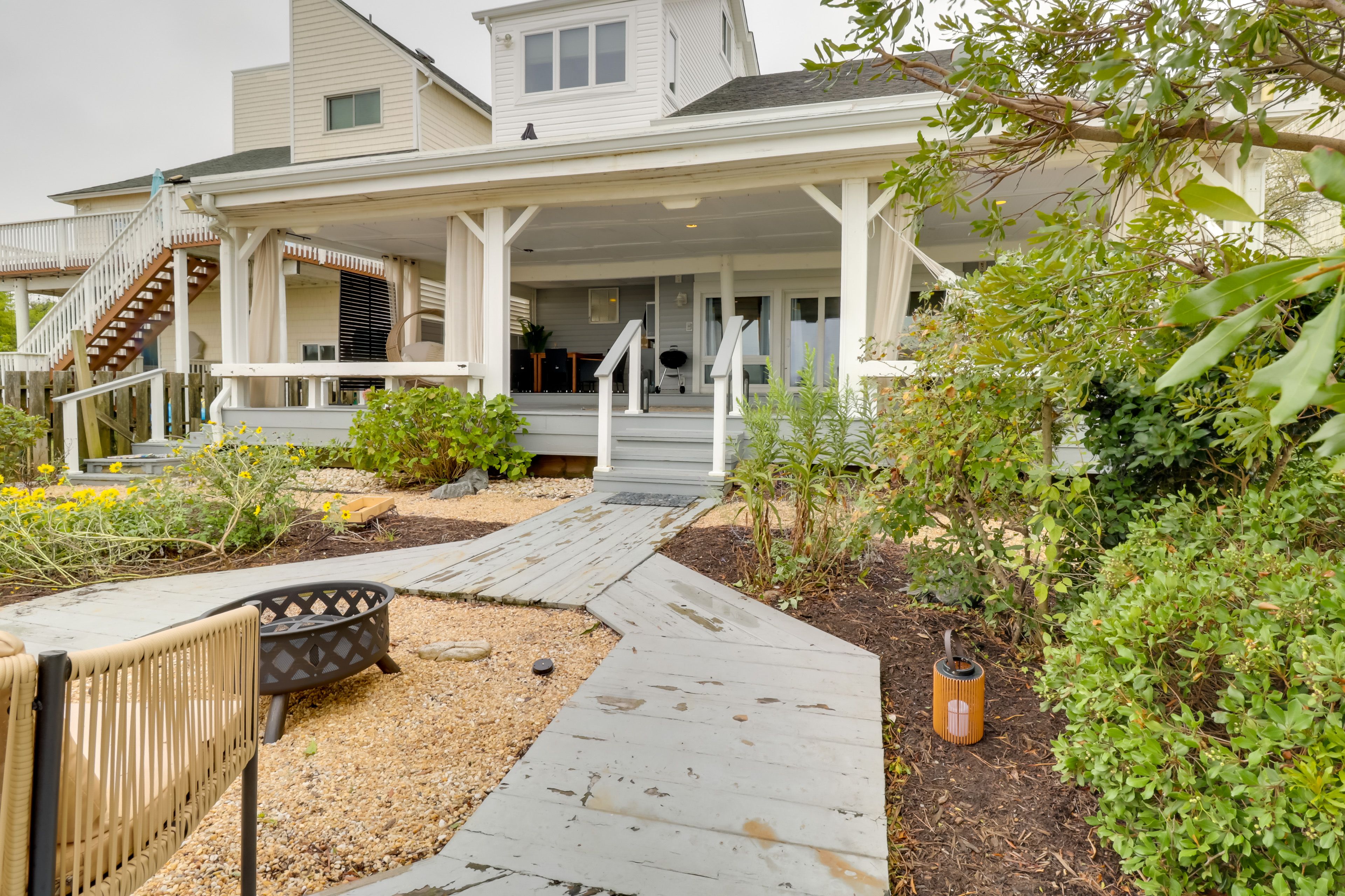 Private Yard | Fire Pit