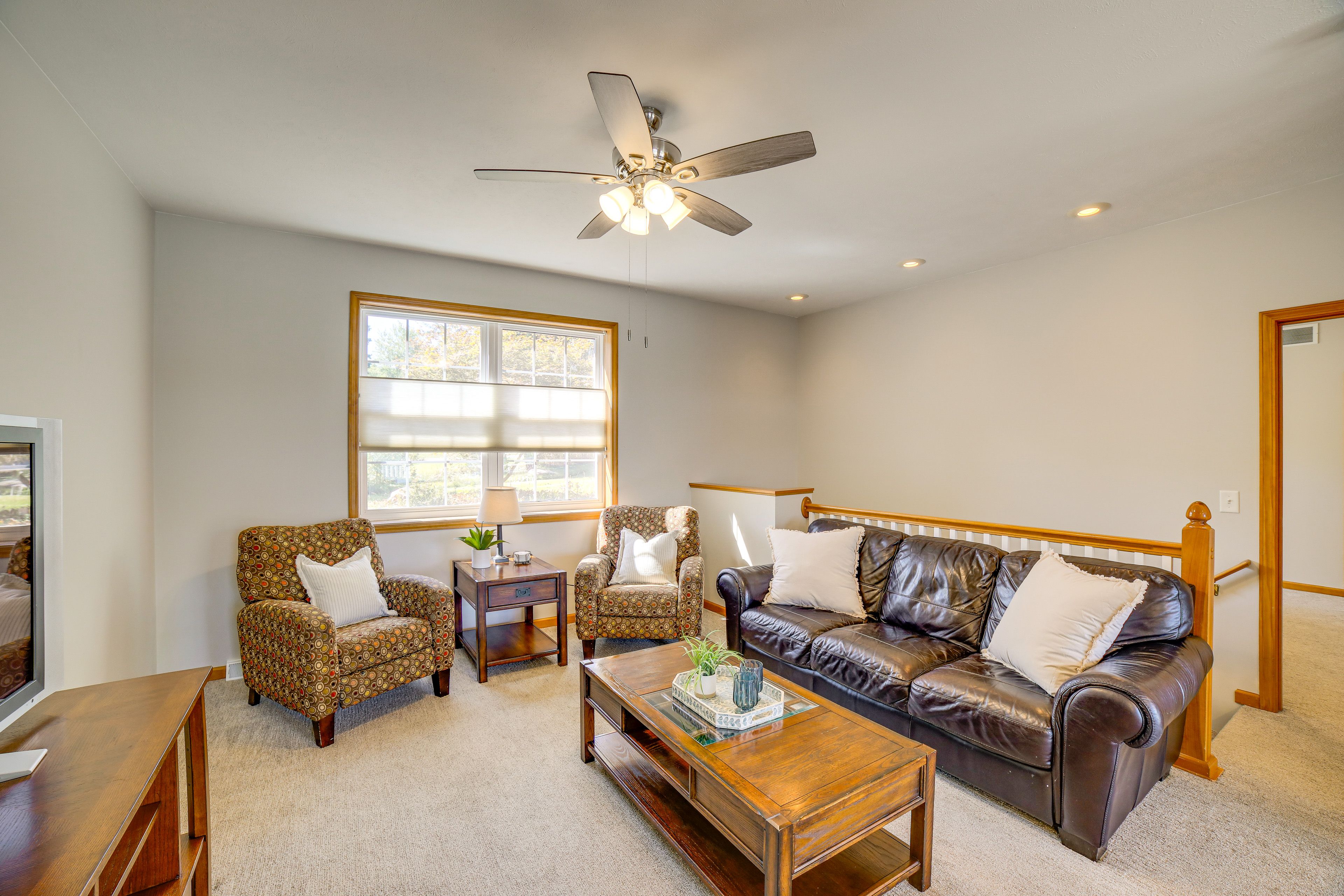 Living Room | Free WiFi | Central Heating & A/C | Smart TV | Main Floor