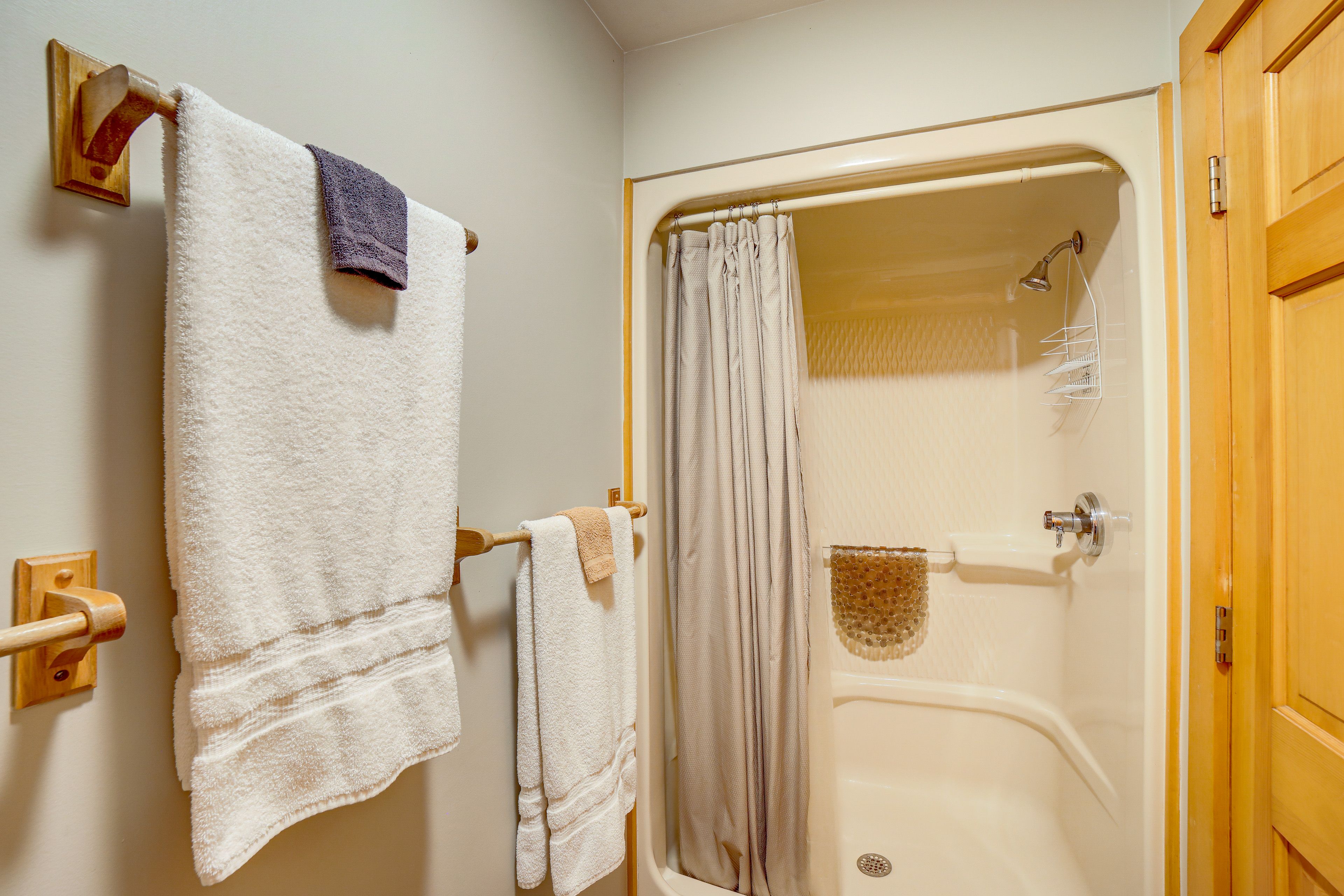 Bathroom | Main Floor