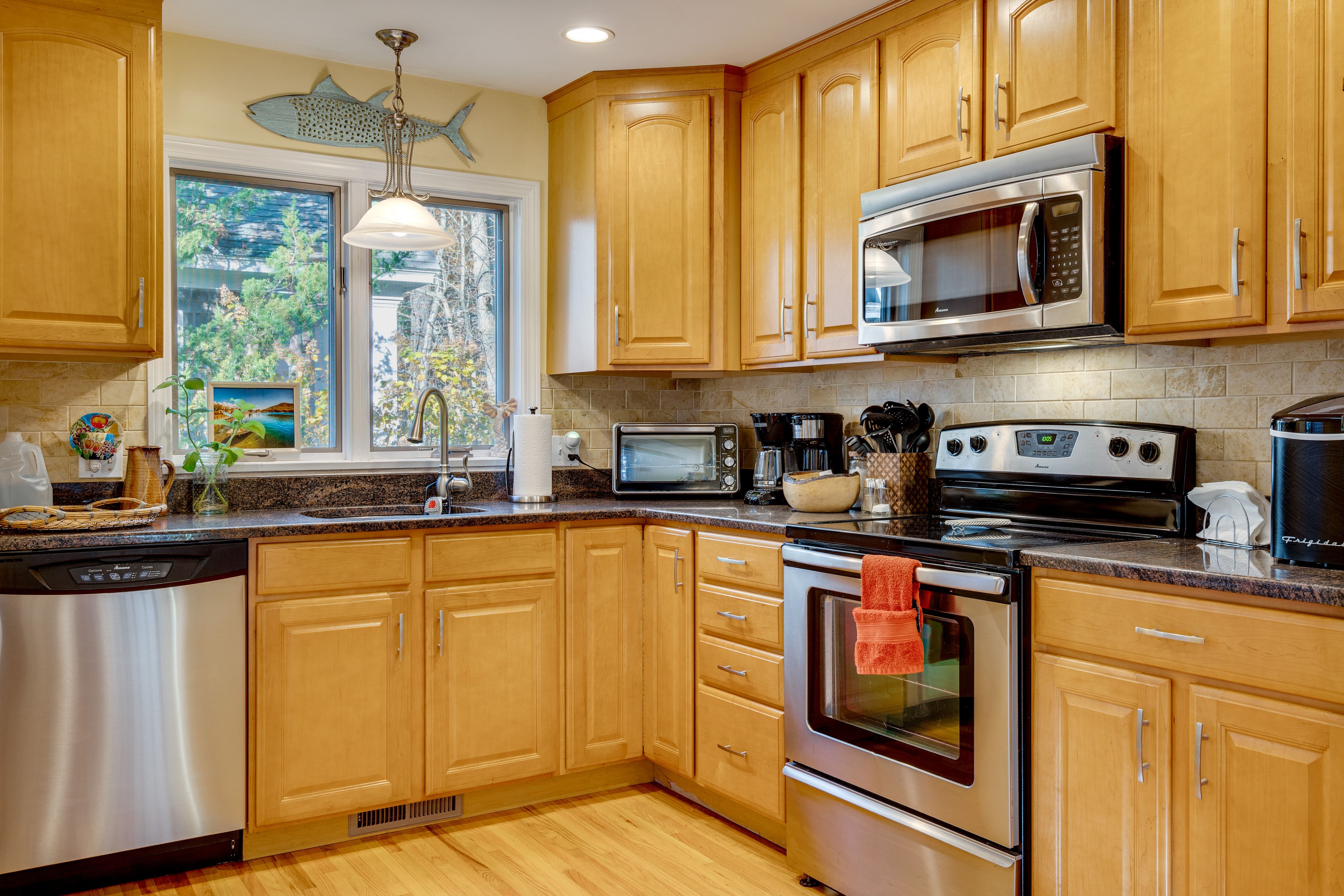 Kitchen | Cooking Basics | Breakfast Table | Drip & Pod Coffee Makers