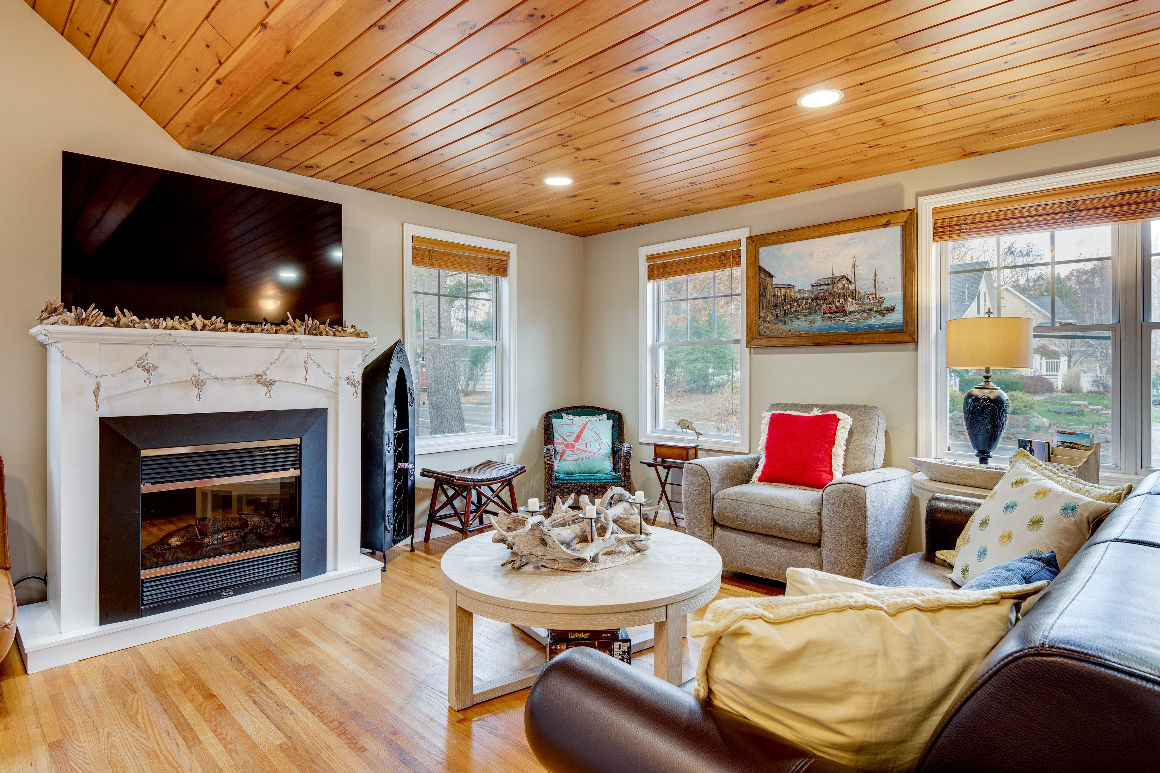 Ogunquit Vacation Rental | 2BR | 1BA | 960 Sq Ft | Exterior Staircase to Enter