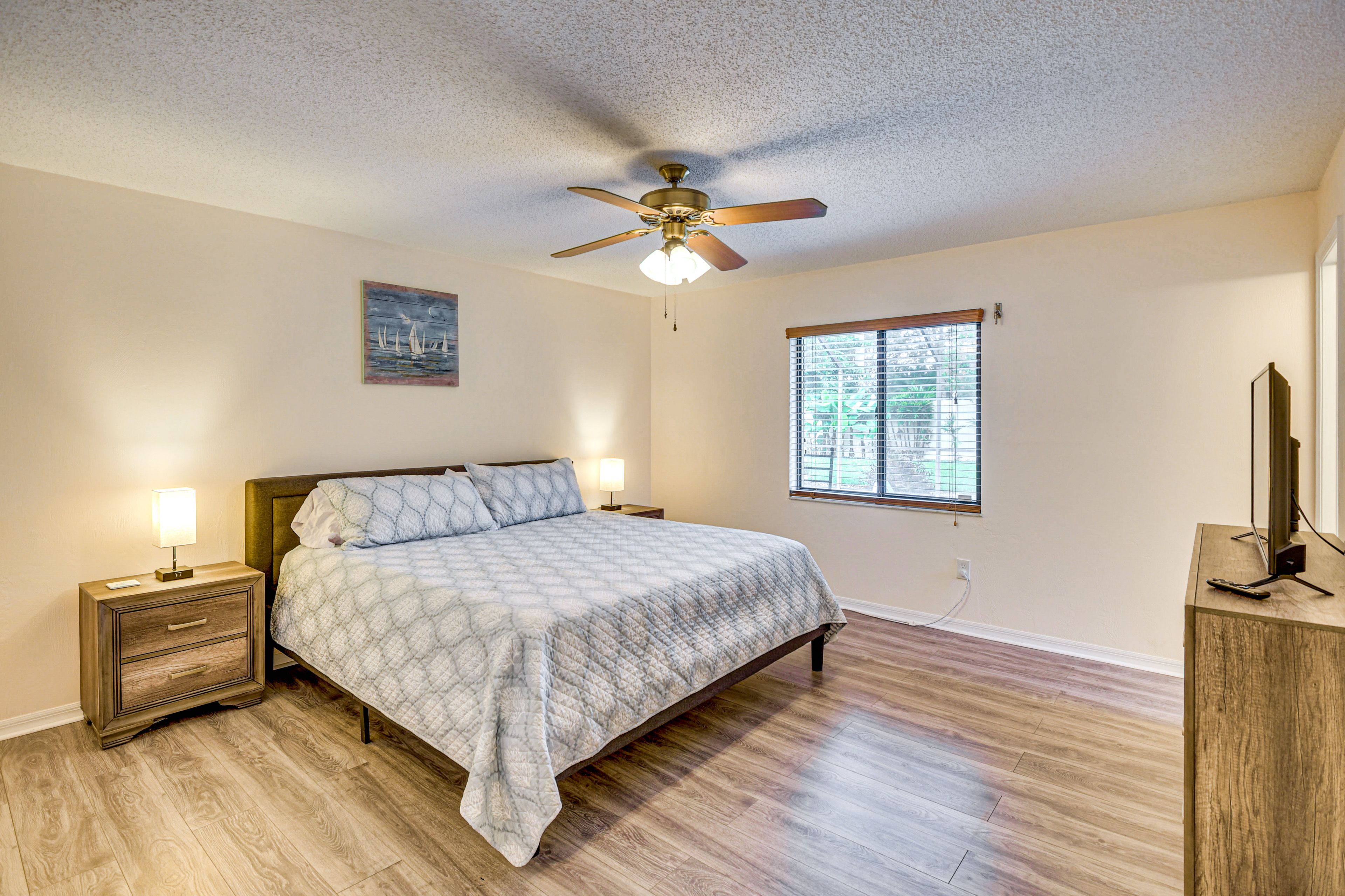 Bedroom 1 | King Bed | En-Suite Bathroom