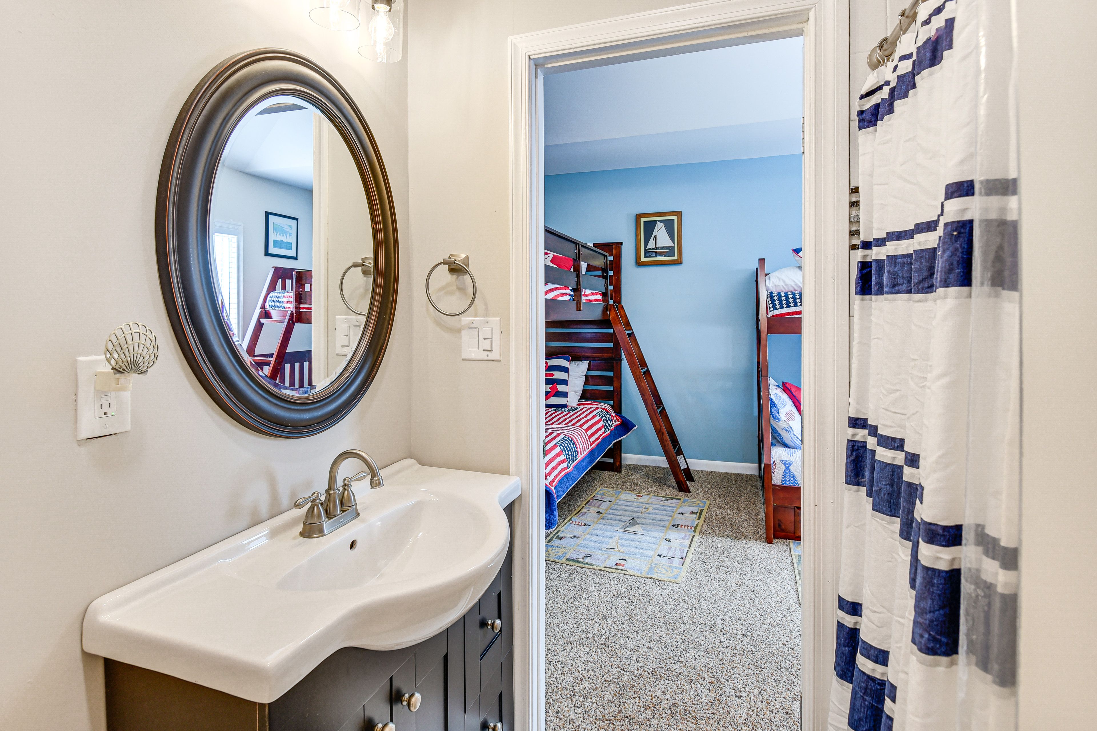 En-Suite Bathroom | Upper Level