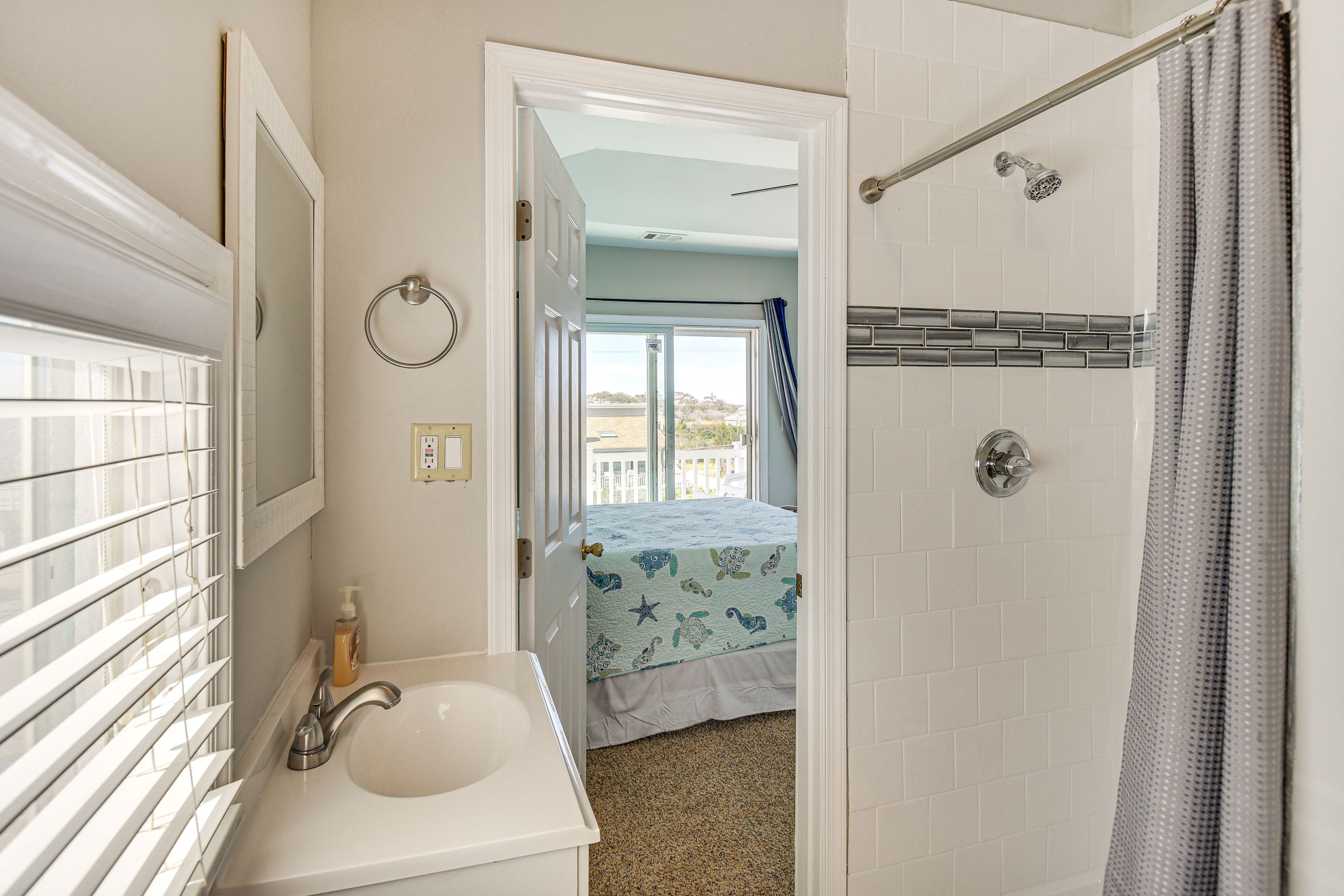 En-Suite Bathroom | Upper Level