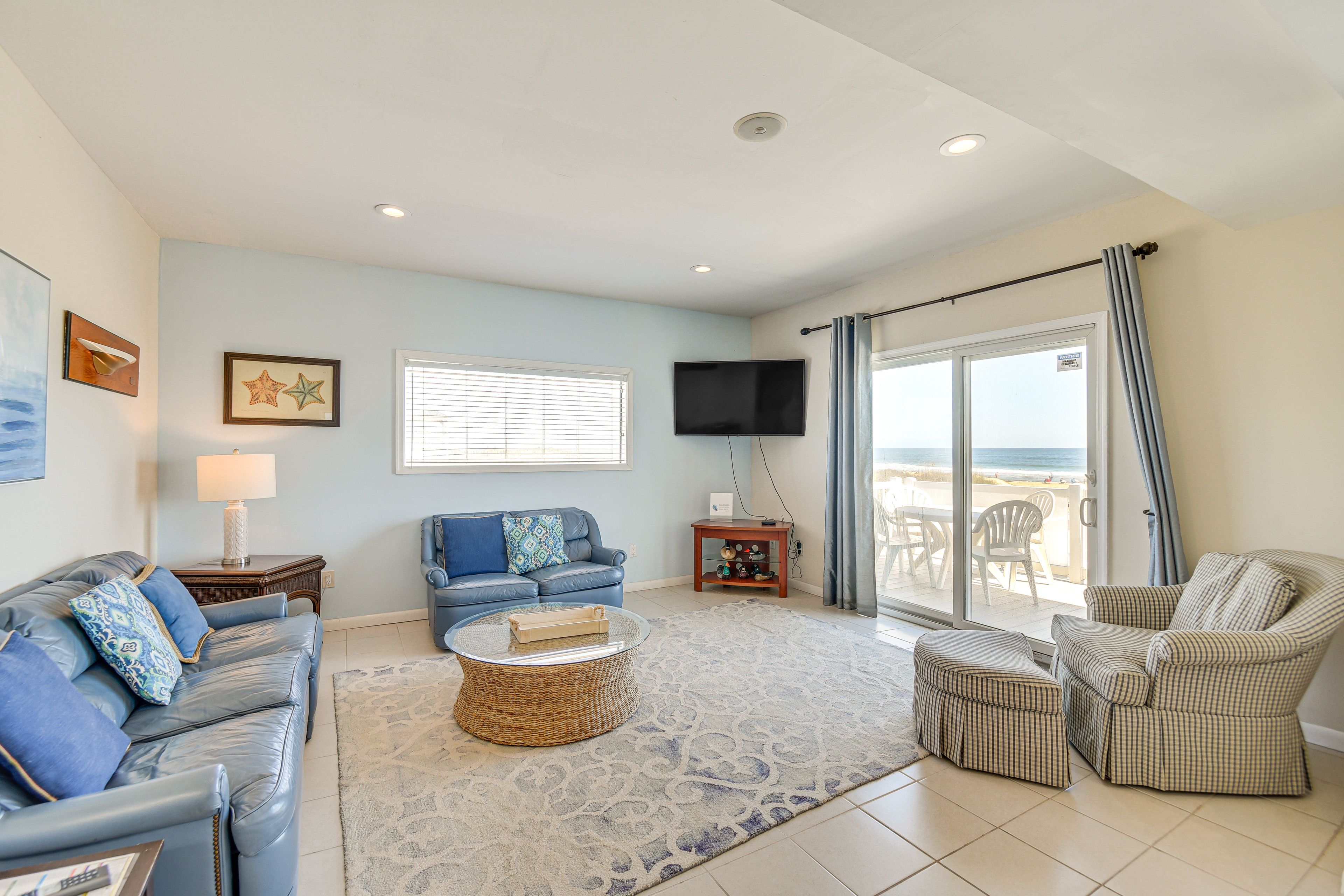 Living Area | Smart TV | Main Level