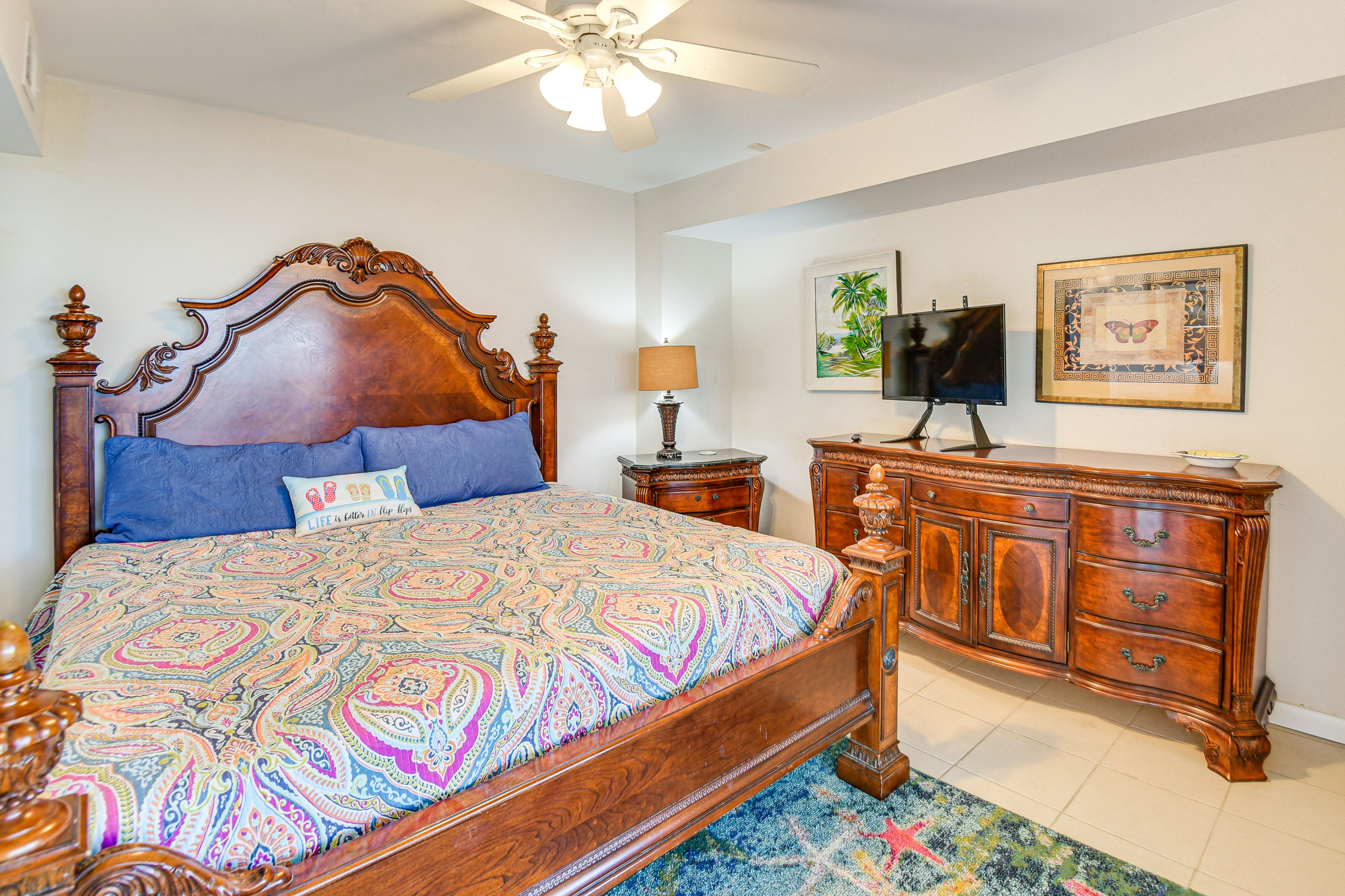 Bedroom 12 | King Bed | Basement Level