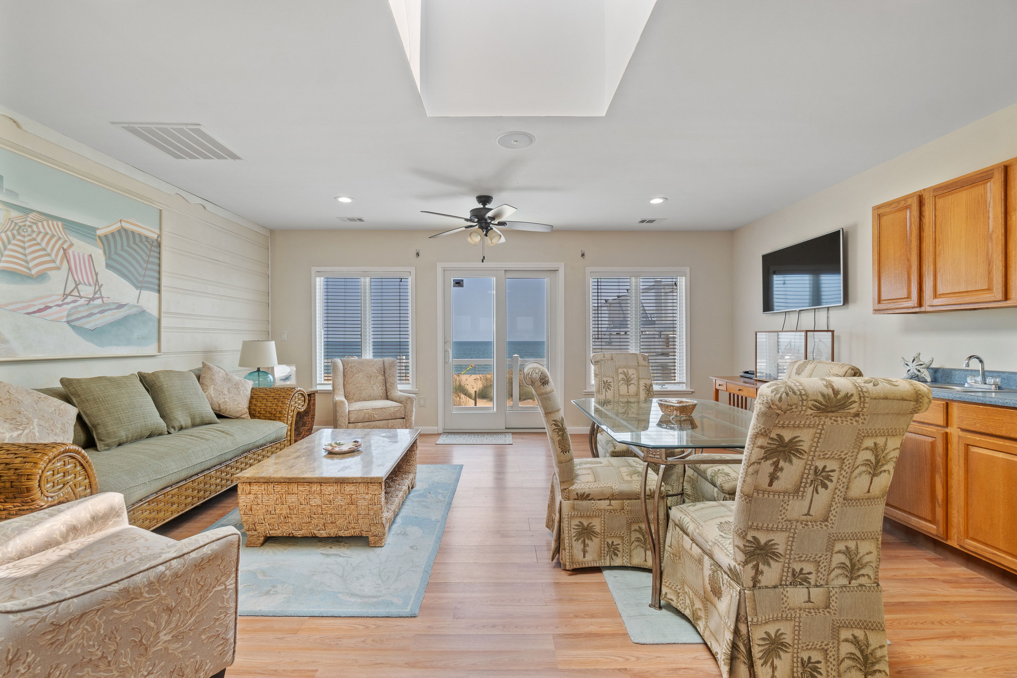 Living Area | Smart TV | Dining Area | Upper