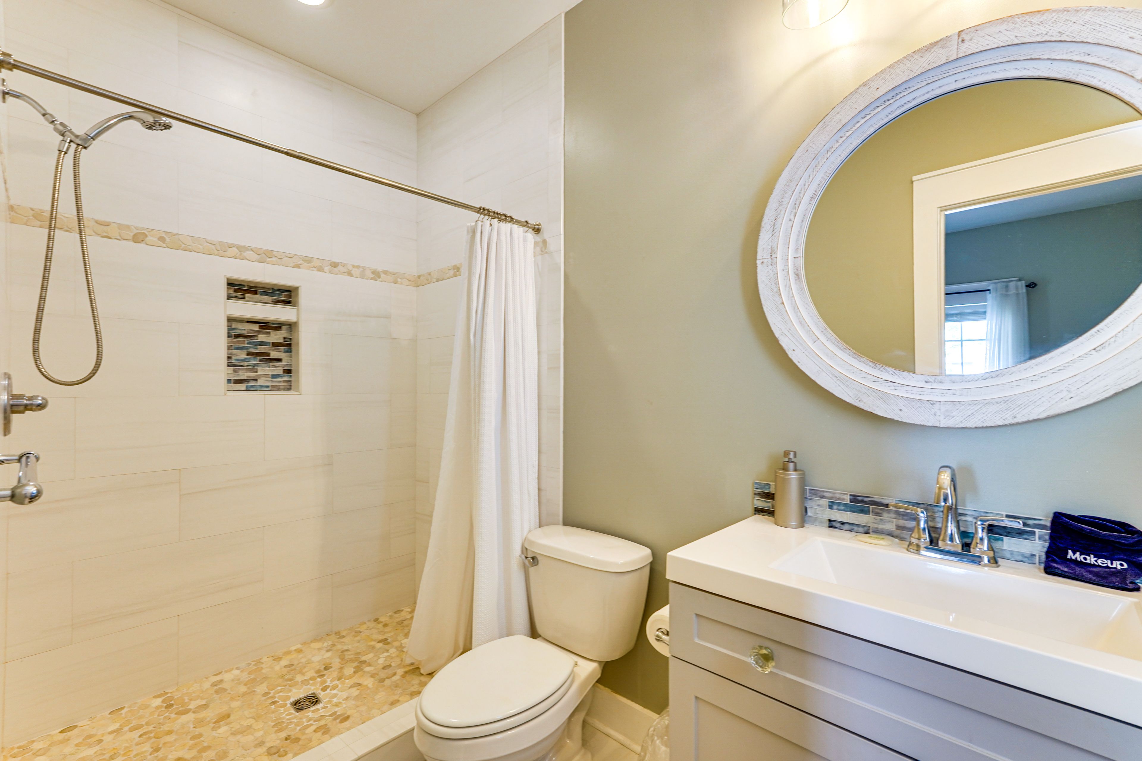 Full Bathroom | 2nd Floor