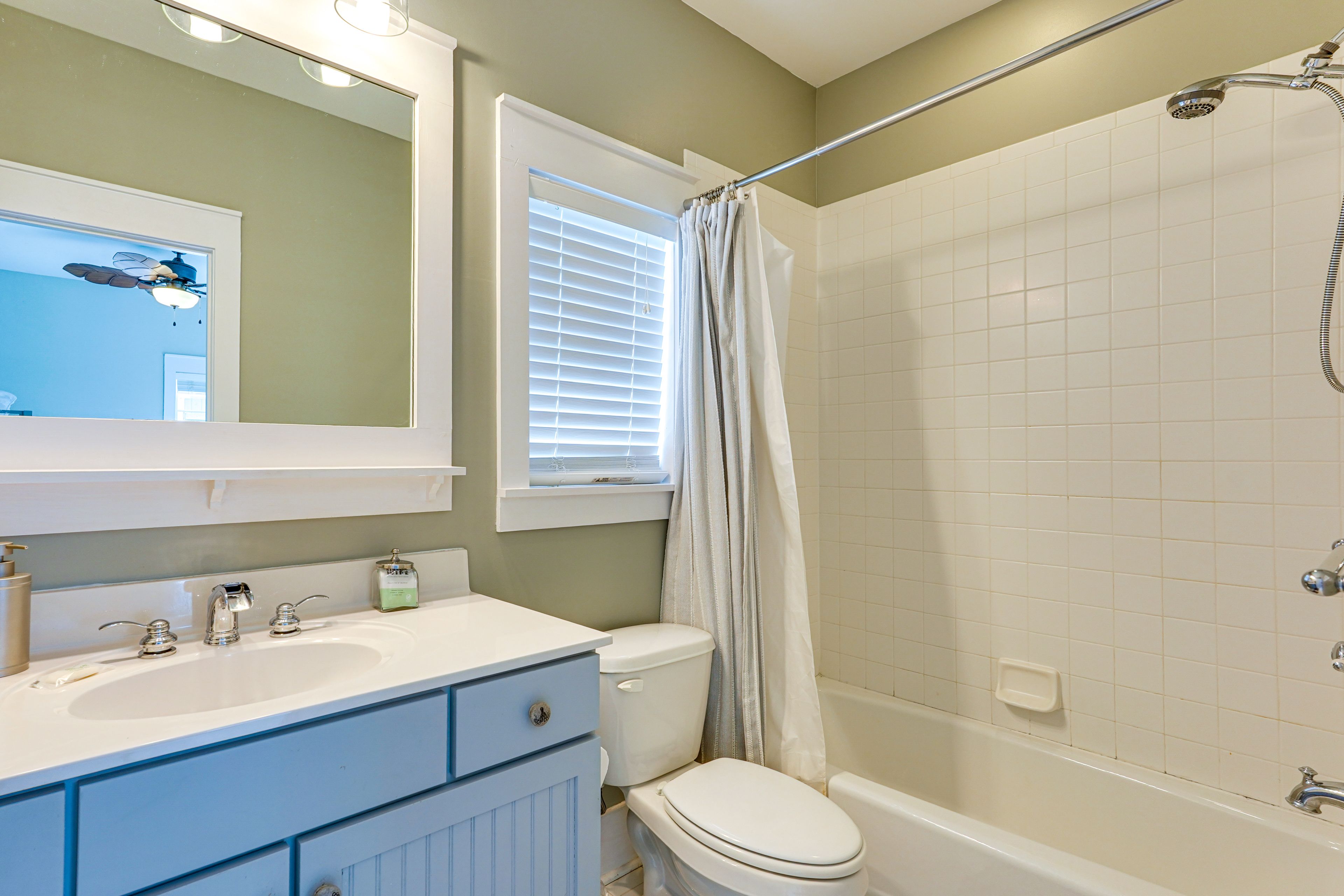 Full Bathroom | 2nd Floor