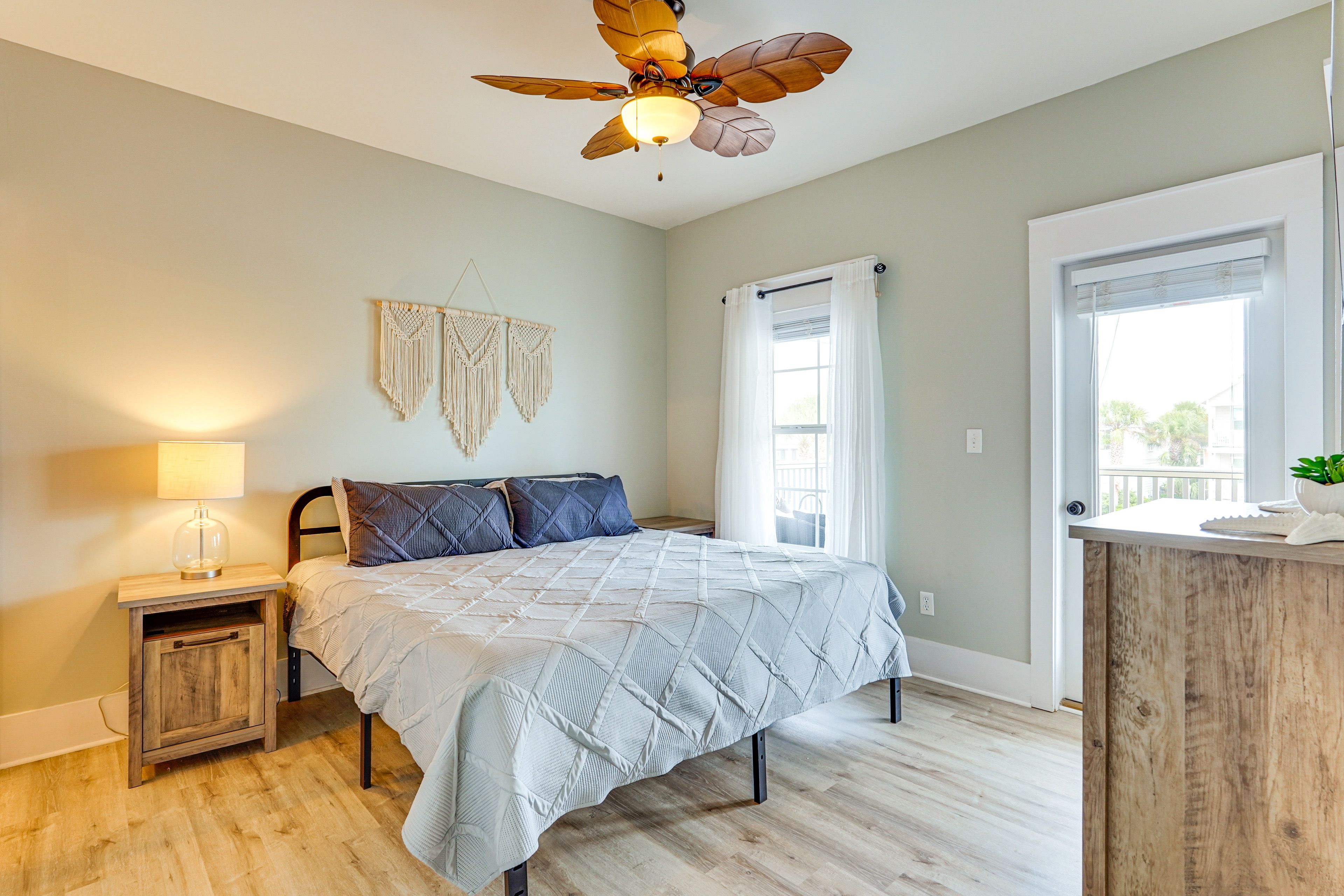 Bedroom 1 | King Bed | 2nd Floor | En-Suite Bathroom
