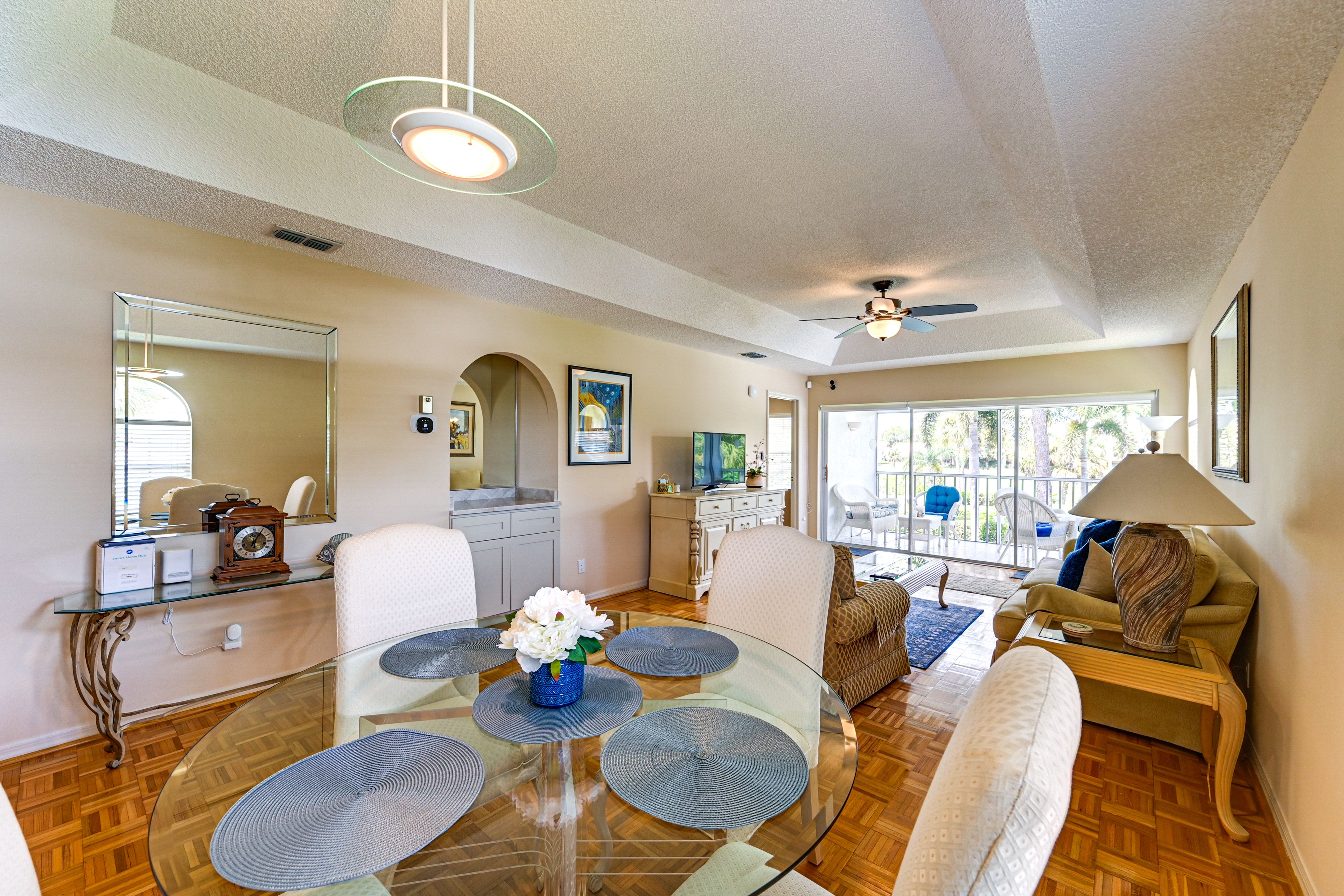 Dining Area | Dishware/Flatware Provided