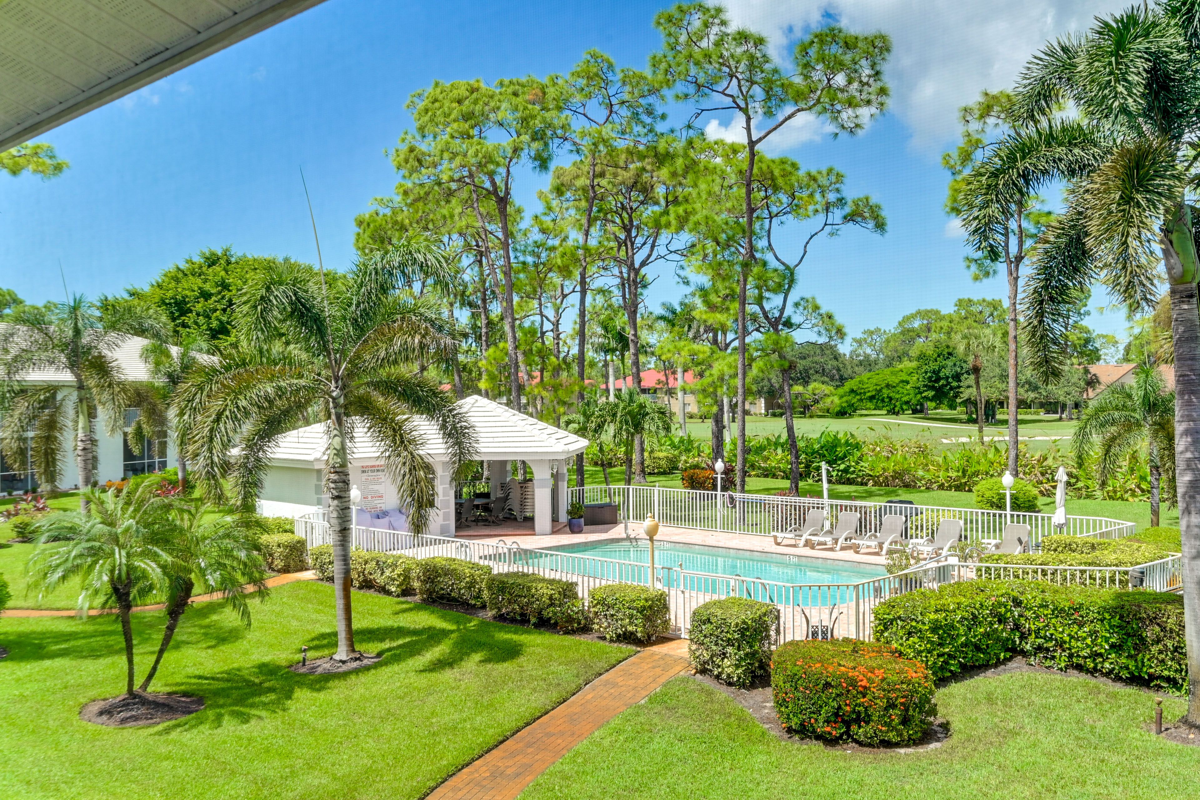 Gleaneagles Condos | Community Pool