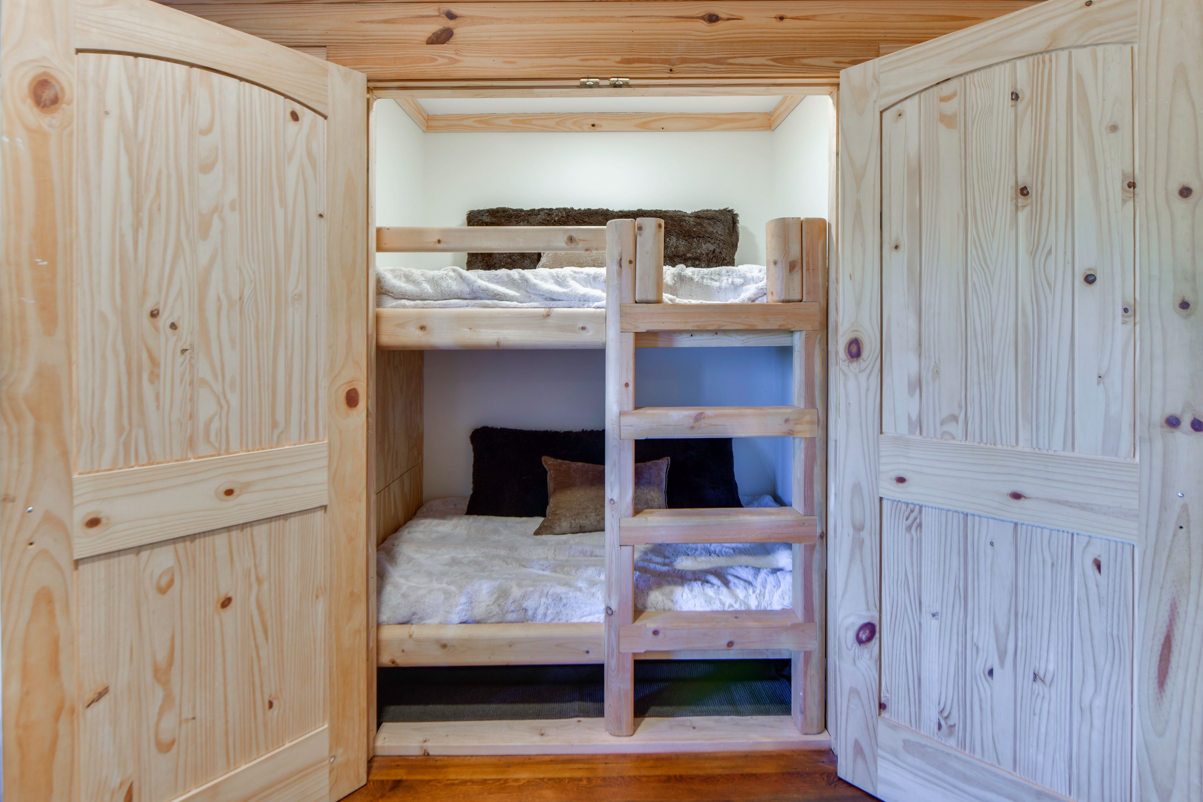 Sleeping Nook | Lower Level | Twin Bunk Bed
