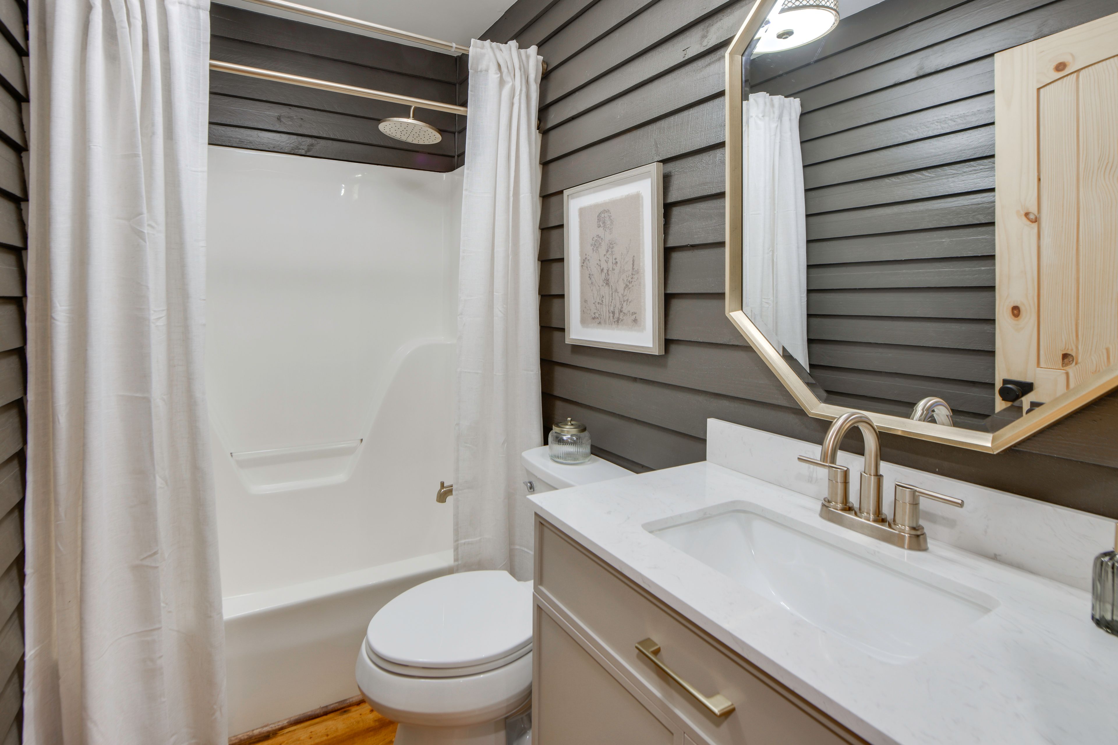 Full Bathroom | Main Level