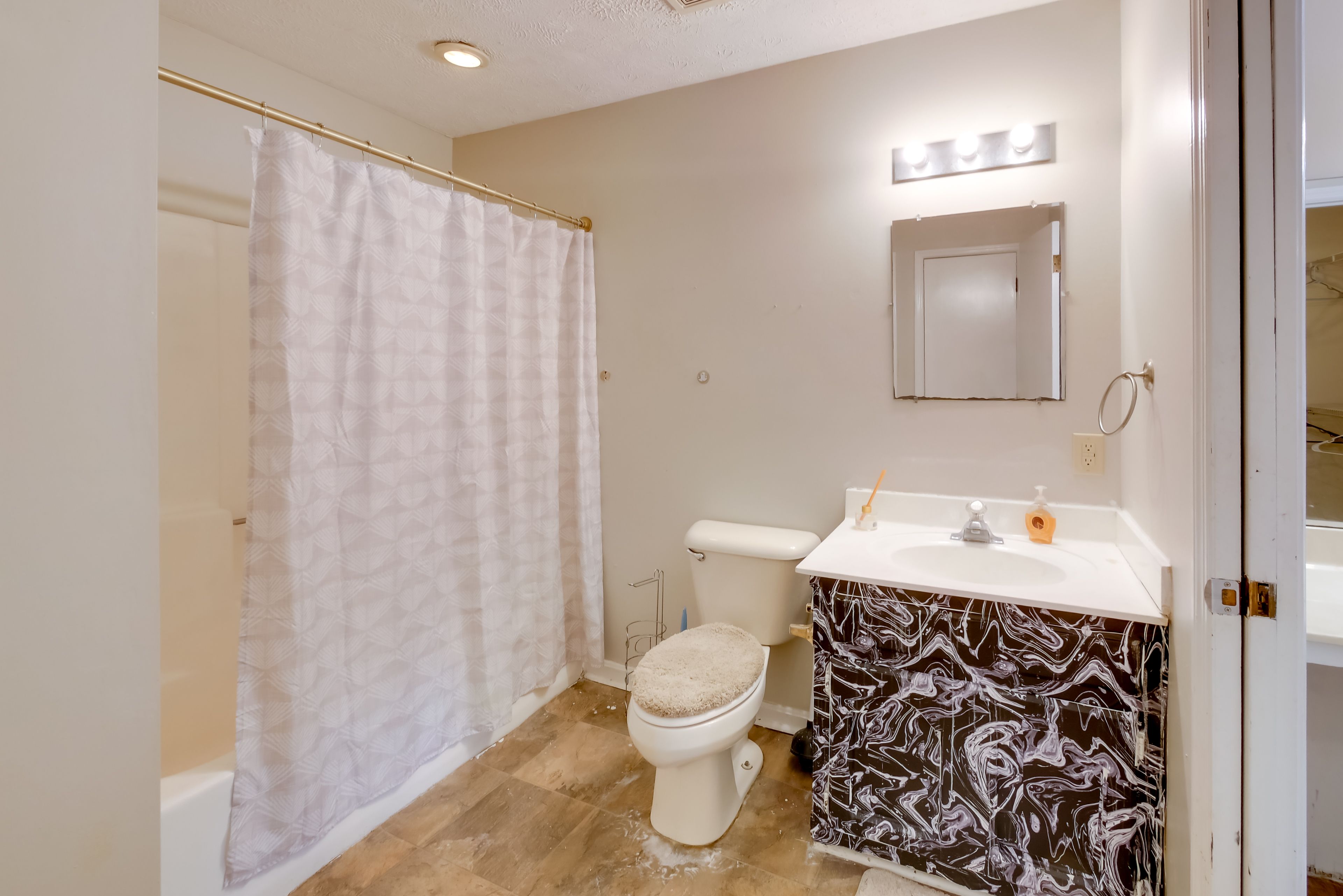 En-Suite Bathroom | Towels Provided | Complimentary Toiletries