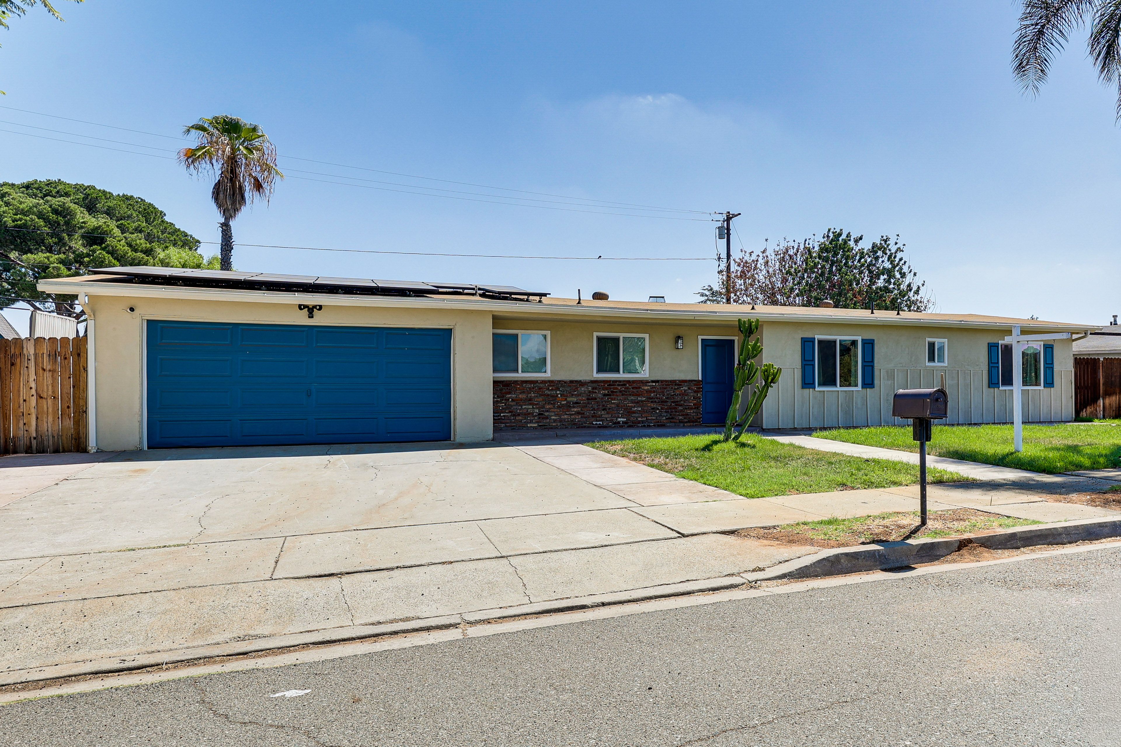 Parking | Garage (2 Vehicles) | Driveway (2 Vehicles)